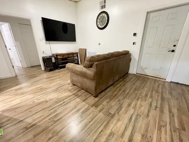 Single Family Residence For Sale in Rusk County , 8262 US Highway 84 W, Mount Enterprise, Texas 75681, 5 Bedroom, 3 Bathroom, 4 Garage spaces, 2,630 Sqft, built in 1930, mls#21328038, Real Estate Agent in Mount Enterprise, Homes For Sale in Rusk county, Homes For Sale in Mount Enterprise, Realtor in Mount Enterprise Texas, Real Estate Brokerage Independent Realty Texas, Luminita Cordes Realtor