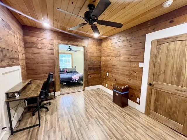 Single Family Residence For Sale in Rusk County , 8262 US Highway 84 W, Mount Enterprise, Texas 75681, 5 Bedroom, 3 Bathroom, 4 Garage spaces, 2,630 Sqft, built in 1930, mls#21328038, Real Estate Agent in Mount Enterprise, Homes For Sale in Rusk county, Homes For Sale in Mount Enterprise, Realtor in Mount Enterprise Texas, Real Estate Brokerage Independent Realty Texas, Luminita Cordes Realtor
