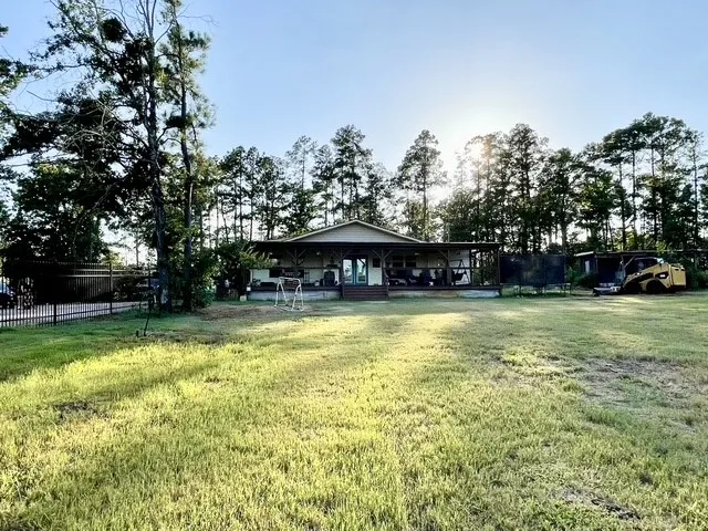 Single Family Residence For Sale in Rusk County , 8262 US Highway 84 W, Mount Enterprise, Texas 75681, 5 Bedroom, 3 Bathroom, 4 Garage spaces, 2,630 Sqft, built in 1930, mls#21328038, Real Estate Agent in Mount Enterprise, Homes For Sale in Rusk county, Homes For Sale in Mount Enterprise, Realtor in Mount Enterprise Texas, Real Estate Brokerage Independent Realty Texas, Luminita Cordes Realtor