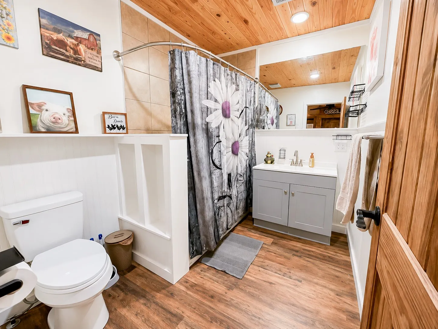 Single Family Residence For Sale in Rusk County , 8262 US Highway 84 W, Mount Enterprise, Texas 75681, 5 Bedroom, 3 Bathroom, 4 Garage spaces, 2,630 Sqft, built in 1930, mls#21328038, Real Estate Agent in Mount Enterprise, Homes For Sale in Rusk county, Homes For Sale in Mount Enterprise, Realtor in Mount Enterprise Texas, Real Estate Brokerage Independent Realty Texas, Luminita Cordes Realtor