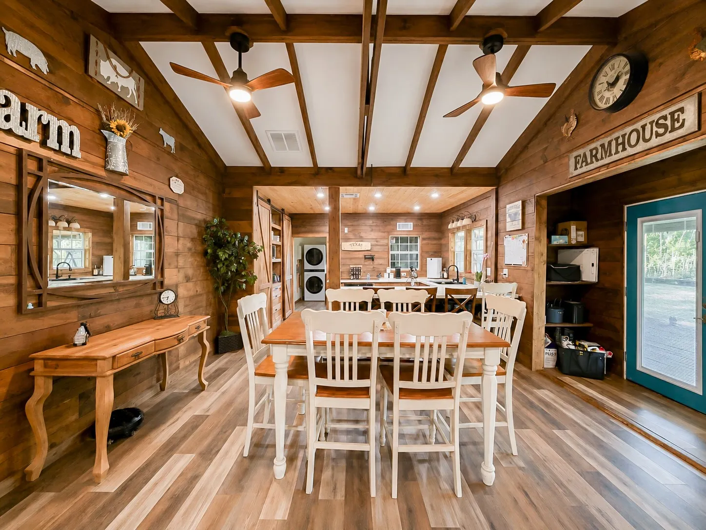 Single Family Residence For Sale in Rusk County , 8262 US Highway 84 W, Mount Enterprise, Texas 75681, 5 Bedroom, 3 Bathroom, 4 Garage spaces, 2,630 Sqft, built in 1930, mls#21328038, Real Estate Agent in Mount Enterprise, Homes For Sale in Rusk county, Homes For Sale in Mount Enterprise, Realtor in Mount Enterprise Texas, Real Estate Brokerage Independent Realty Texas, Luminita Cordes Realtor