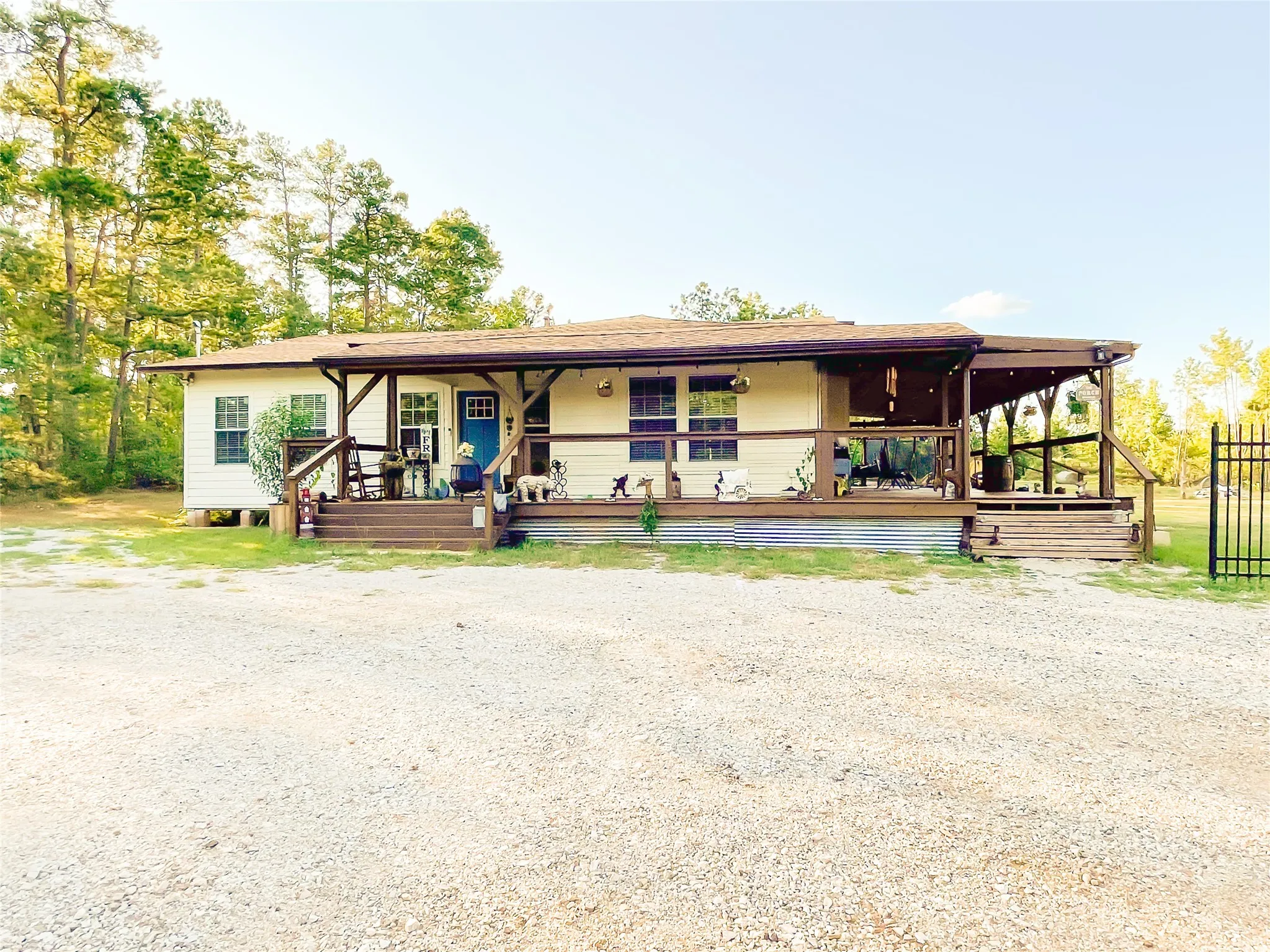 Single Family Residence For Sale in Rusk County , 8262 US Highway 84 W, Mount Enterprise, Texas 75681, 5 Bedroom, 3 Bathroom, 4 Garage spaces, 2,630 Sqft, built in 1930, mls#21328038, Real Estate Agent in Mount Enterprise, Homes For Sale in Rusk county, Homes For Sale in Mount Enterprise, Realtor in Mount Enterprise Texas, Real Estate Brokerage Independent Realty Texas, Luminita Cordes Realtor