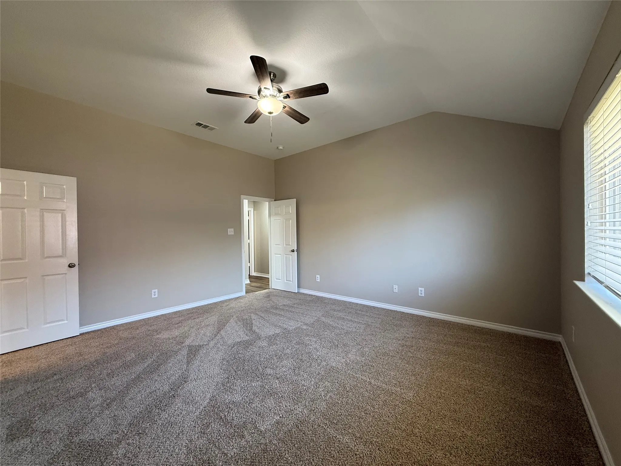 Single Family Residence For Sale in Denton County , 103 Santa Fe Trail, Justin, Texas 76247, 3 Bedroom, 2 Bathroom, 2 Garage spaces, 1,599 Sqft, built in 2004, mls#21327100, Real Estate Agent in Justin, Homes For Sale in Denton county, Homes For Sale in Justin, Realtor in Justin Texas, Real Estate Brokerage Independent Realty Texas, Luminita Cordes Realtor