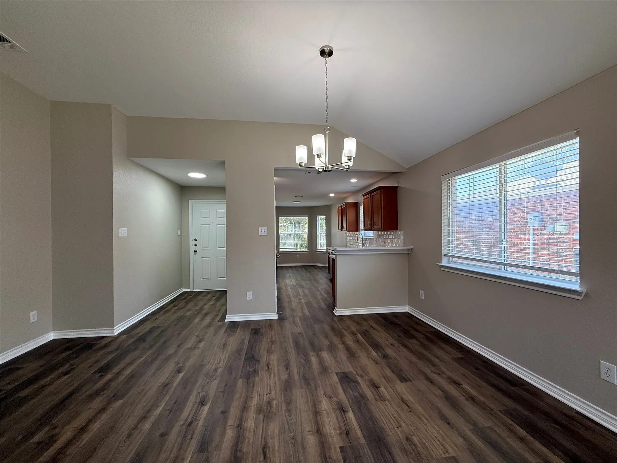 Single Family Residence For Sale in Denton County , 103 Santa Fe Trail, Justin, Texas 76247, 3 Bedroom, 2 Bathroom, 2 Garage spaces, 1,599 Sqft, built in 2004, mls#21327100, Real Estate Agent in Justin, Homes For Sale in Denton county, Homes For Sale in Justin, Realtor in Justin Texas, Real Estate Brokerage Independent Realty Texas, Luminita Cordes Realtor