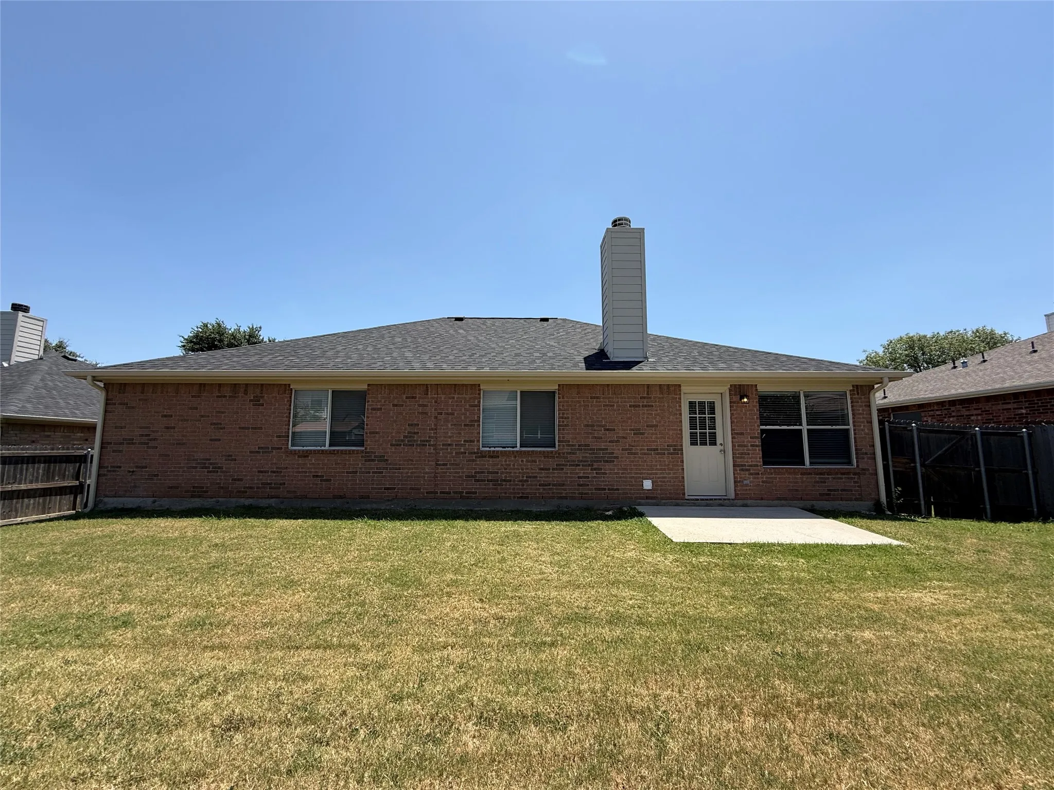 Single Family Residence For Sale in Denton County , 103 Santa Fe Trail, Justin, Texas 76247, 3 Bedroom, 2 Bathroom, 2 Garage spaces, 1,599 Sqft, built in 2004, mls#21327100, Real Estate Agent in Justin, Homes For Sale in Denton county, Homes For Sale in Justin, Realtor in Justin Texas, Real Estate Brokerage Independent Realty Texas, Luminita Cordes Realtor