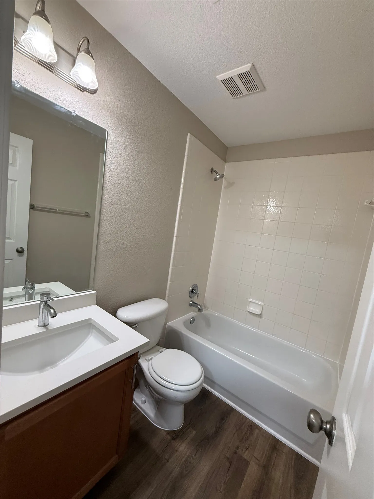 Single Family Residence For Sale in Denton County , 103 Santa Fe Trail, Justin, Texas 76247, 3 Bedroom, 2 Bathroom, 2 Garage spaces, 1,599 Sqft, built in 2004, mls#21327100, Real Estate Agent in Justin, Homes For Sale in Denton county, Homes For Sale in Justin, Realtor in Justin Texas, Real Estate Brokerage Independent Realty Texas, Luminita Cordes Realtor