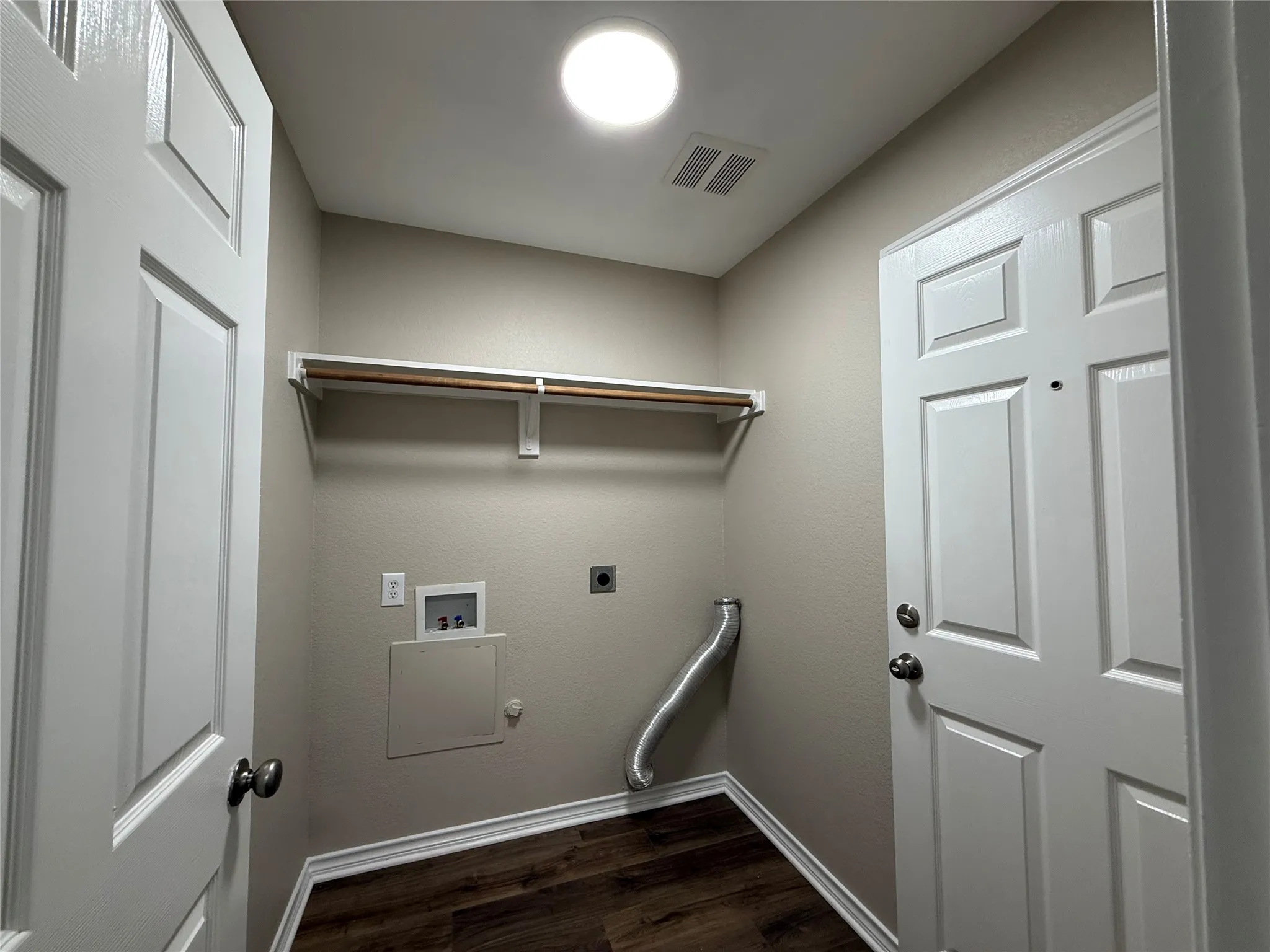 Single Family Residence For Sale in Denton County , 103 Santa Fe Trail, Justin, Texas 76247, 3 Bedroom, 2 Bathroom, 2 Garage spaces, 1,599 Sqft, built in 2004, mls#21327100, Real Estate Agent in Justin, Homes For Sale in Denton county, Homes For Sale in Justin, Realtor in Justin Texas, Real Estate Brokerage Independent Realty Texas, Luminita Cordes Realtor