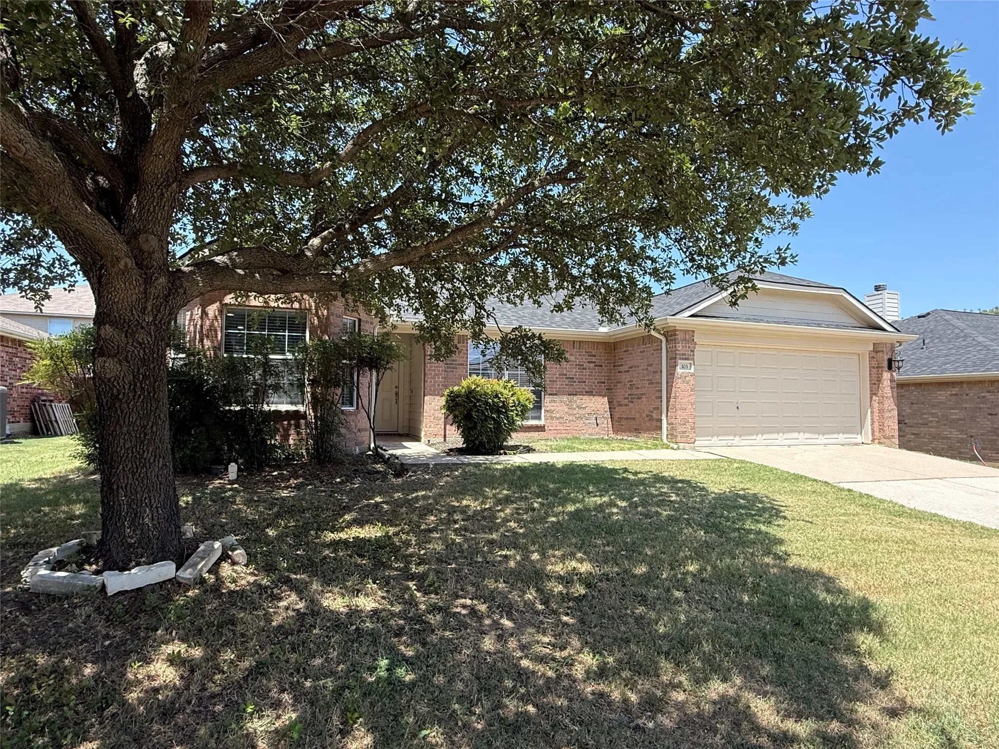 Single Family Residence For Sale in Denton County , 103 Santa Fe Trail, Justin, Texas 76247, 3 Bedroom, 2 Bathroom, 2 Garage spaces, 1,599 Sqft, built in 2004, mls#21327100, Real Estate Agent in Justin, Homes For Sale in Denton county, Homes For Sale in Justin, Realtor in Justin Texas, Real Estate Brokerage Independent Realty Texas, Luminita Cordes Realtor