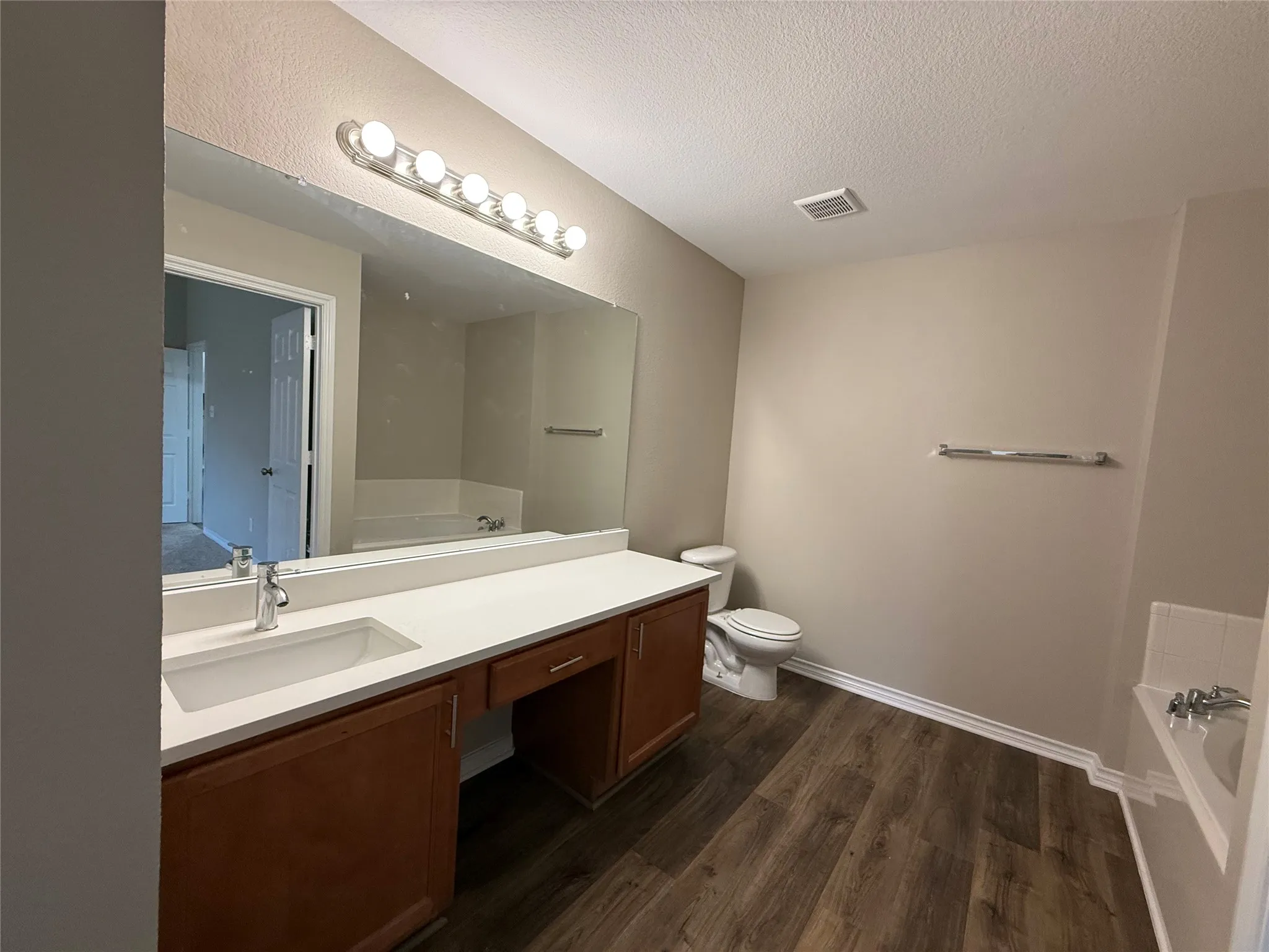 Single Family Residence For Sale in Denton County , 103 Santa Fe Trail, Justin, Texas 76247, 3 Bedroom, 2 Bathroom, 2 Garage spaces, 1,599 Sqft, built in 2004, mls#21327100, Real Estate Agent in Justin, Homes For Sale in Denton county, Homes For Sale in Justin, Realtor in Justin Texas, Real Estate Brokerage Independent Realty Texas, Luminita Cordes Realtor