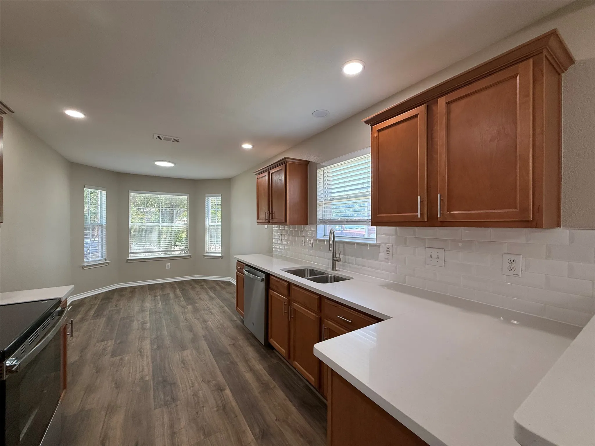 Single Family Residence For Sale in Denton County , 103 Santa Fe Trail, Justin, Texas 76247, 3 Bedroom, 2 Bathroom, 2 Garage spaces, 1,599 Sqft, built in 2004, mls#21327100, Real Estate Agent in Justin, Homes For Sale in Denton county, Homes For Sale in Justin, Realtor in Justin Texas, Real Estate Brokerage Independent Realty Texas, Luminita Cordes Realtor