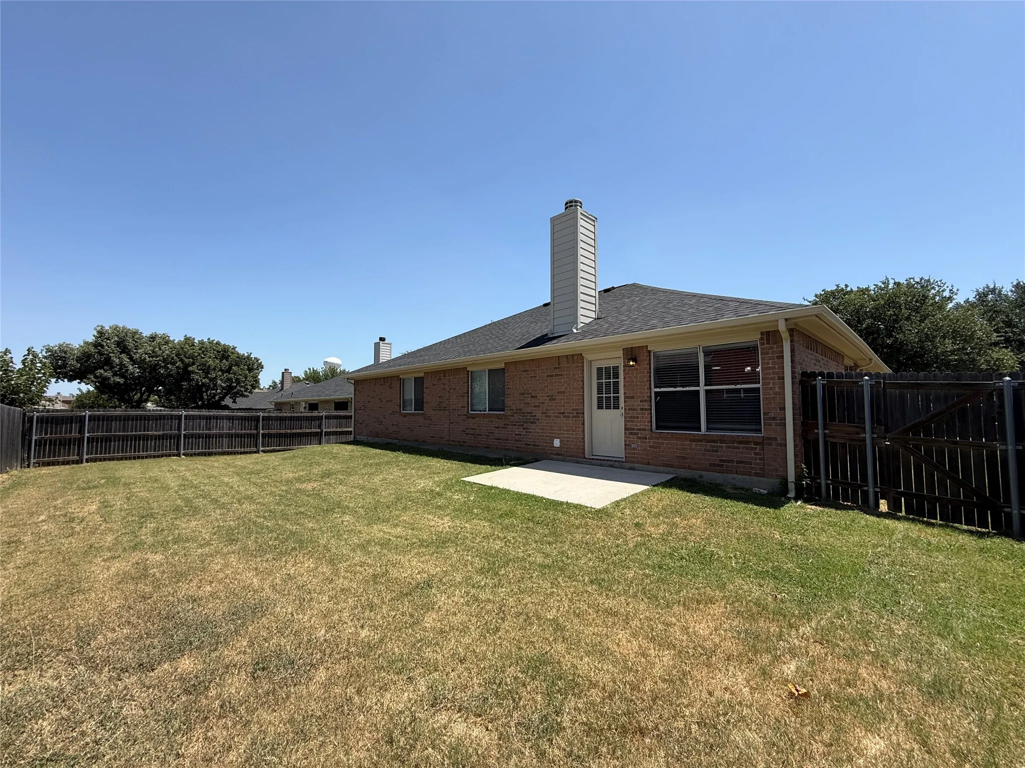 Single Family Residence For Sale in Denton County , 103 Santa Fe Trail, Justin, Texas 76247, 3 Bedroom, 2 Bathroom, 2 Garage spaces, 1,599 Sqft, built in 2004, mls#21327100, Real Estate Agent in Justin, Homes For Sale in Denton county, Homes For Sale in Justin, Realtor in Justin Texas, Real Estate Brokerage Independent Realty Texas, Luminita Cordes Realtor