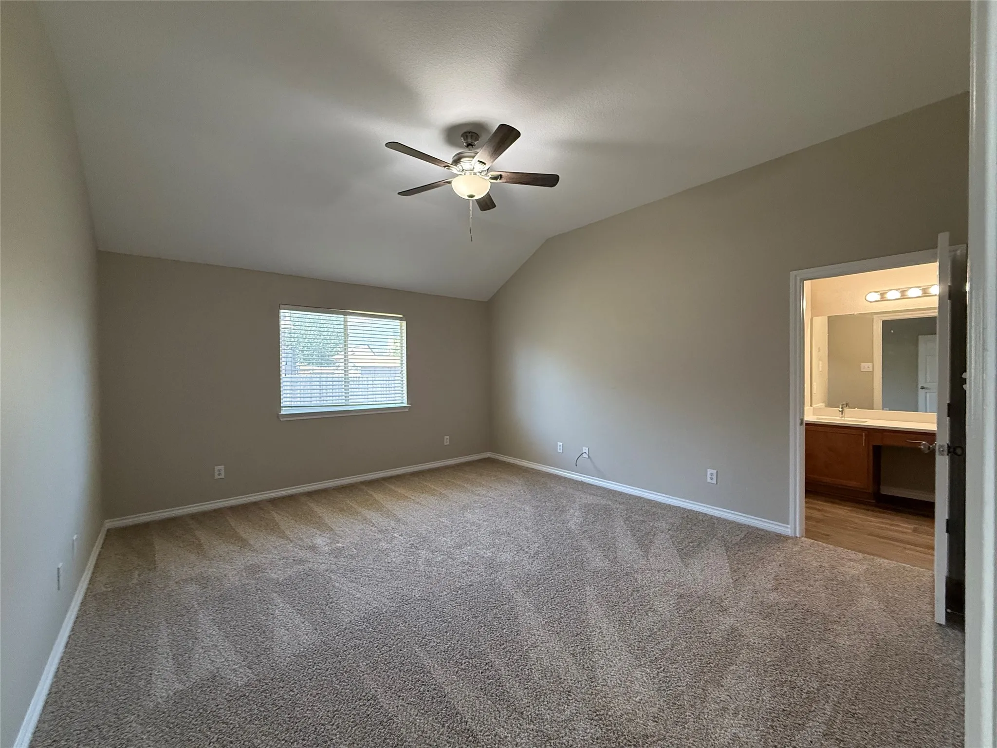 Single Family Residence For Sale in Denton County , 103 Santa Fe Trail, Justin, Texas 76247, 3 Bedroom, 2 Bathroom, 2 Garage spaces, 1,599 Sqft, built in 2004, mls#21327100, Real Estate Agent in Justin, Homes For Sale in Denton county, Homes For Sale in Justin, Realtor in Justin Texas, Real Estate Brokerage Independent Realty Texas, Luminita Cordes Realtor