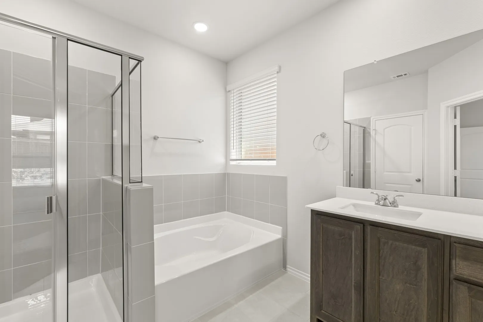 2521 Russell - Bath