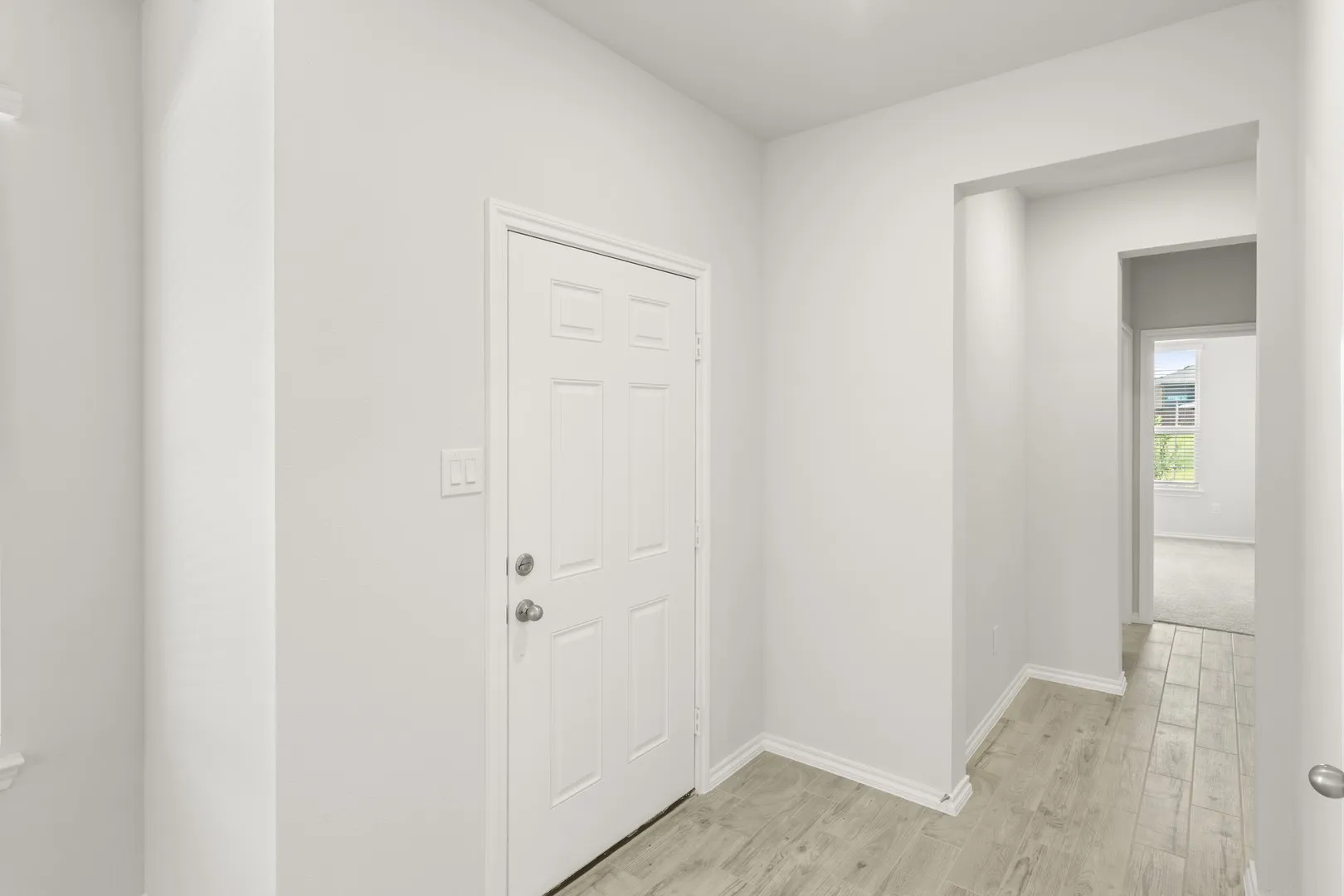 2521 Russell - Entry