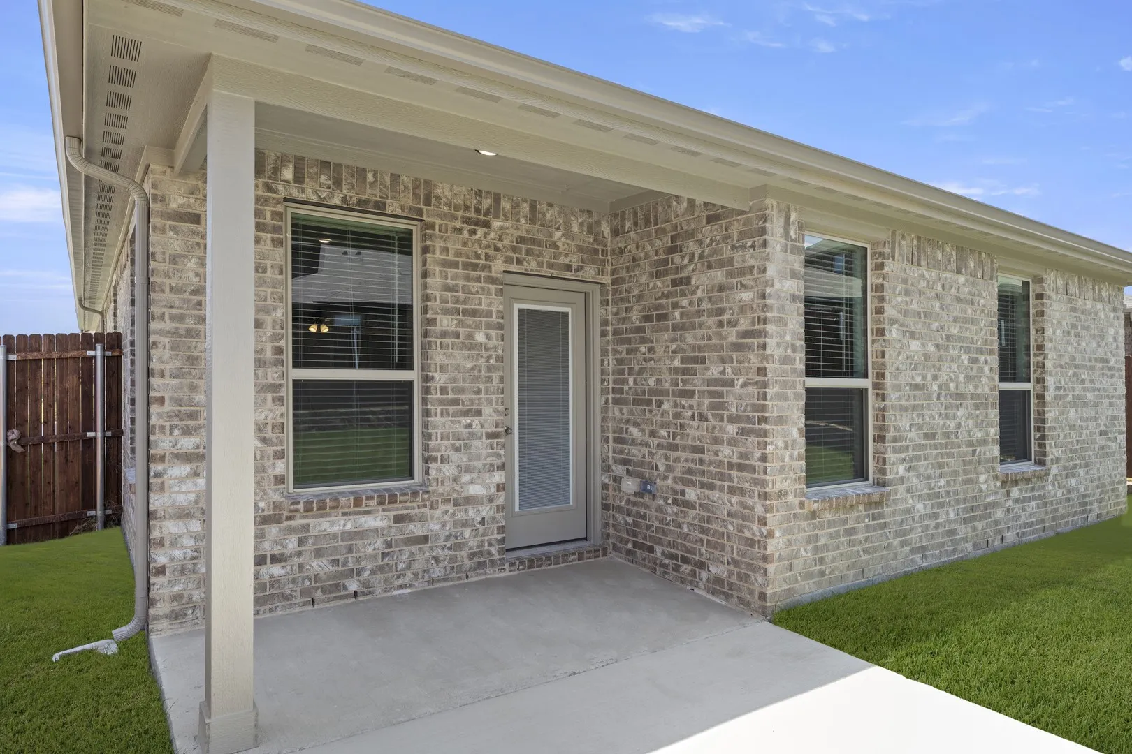 2521 Russell - Patio