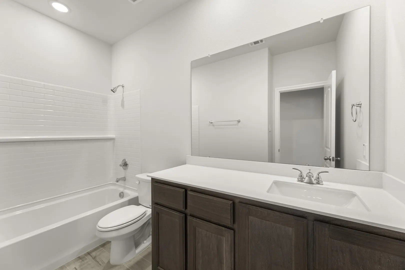2521 Russell - 2ND Bath