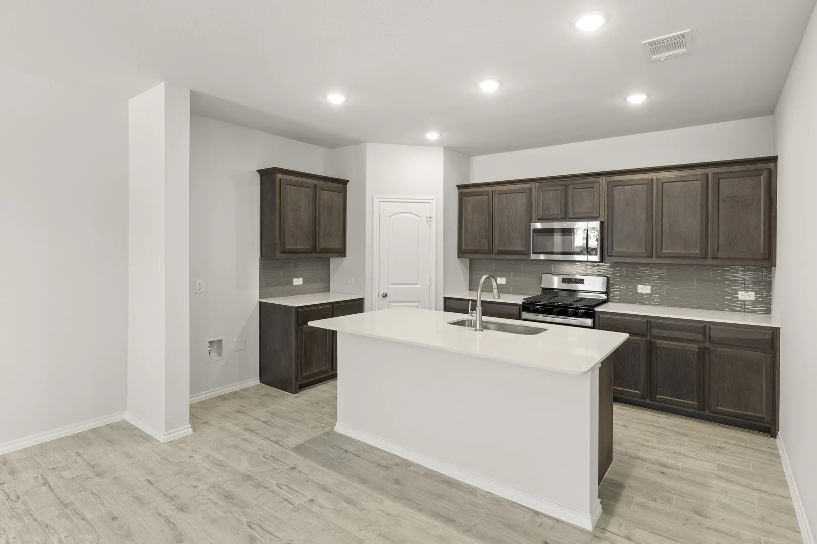 2521 Russell - Kitchen (2)