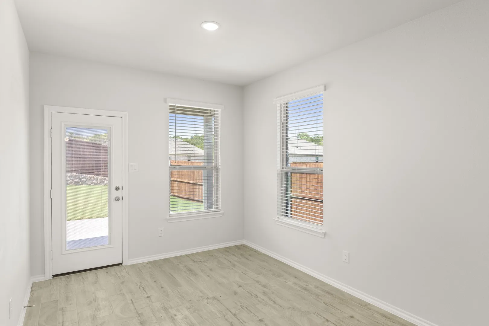 2521 Russell - Dining