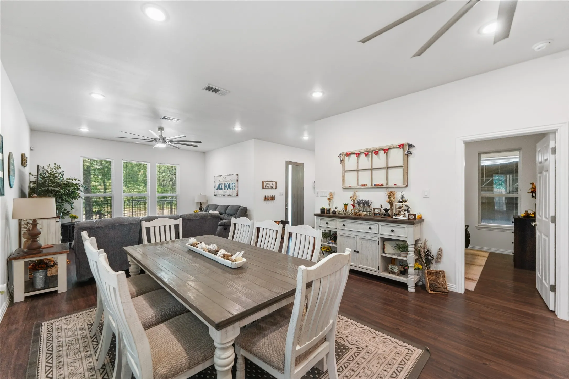 Single Family Residence For Sale in Henderson County , 6156 Inca Drive, Mabank, Texas 75156, 3 Bedroom, 2 Bathroom, Garage spaces, 1,500 Sqft, built in 2022, mls#21326480, Real Estate Agent in Mabank, Homes For Sale in Henderson county, Homes For Sale in Mabank, Realtor in Mabank Texas, Real Estate Brokerage Independent Realty Texas, Luminita Cordes Realtor