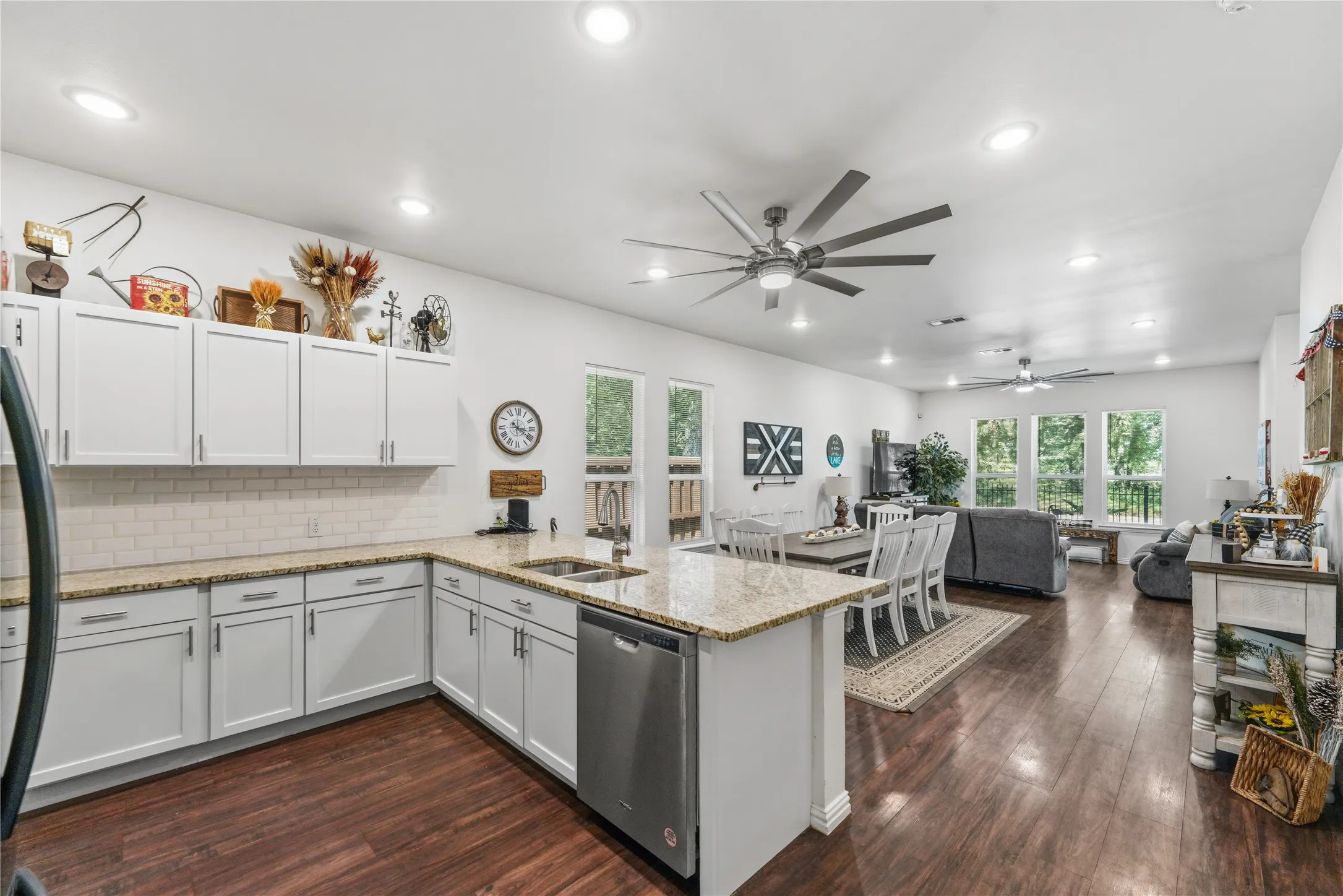 Single Family Residence For Sale in Henderson County , 6156 Inca Drive, Mabank, Texas 75156, 3 Bedroom, 2 Bathroom, Garage spaces, 1,500 Sqft, built in 2022, mls#21326480, Real Estate Agent in Mabank, Homes For Sale in Henderson county, Homes For Sale in Mabank, Realtor in Mabank Texas, Real Estate Brokerage Independent Realty Texas, Luminita Cordes Realtor