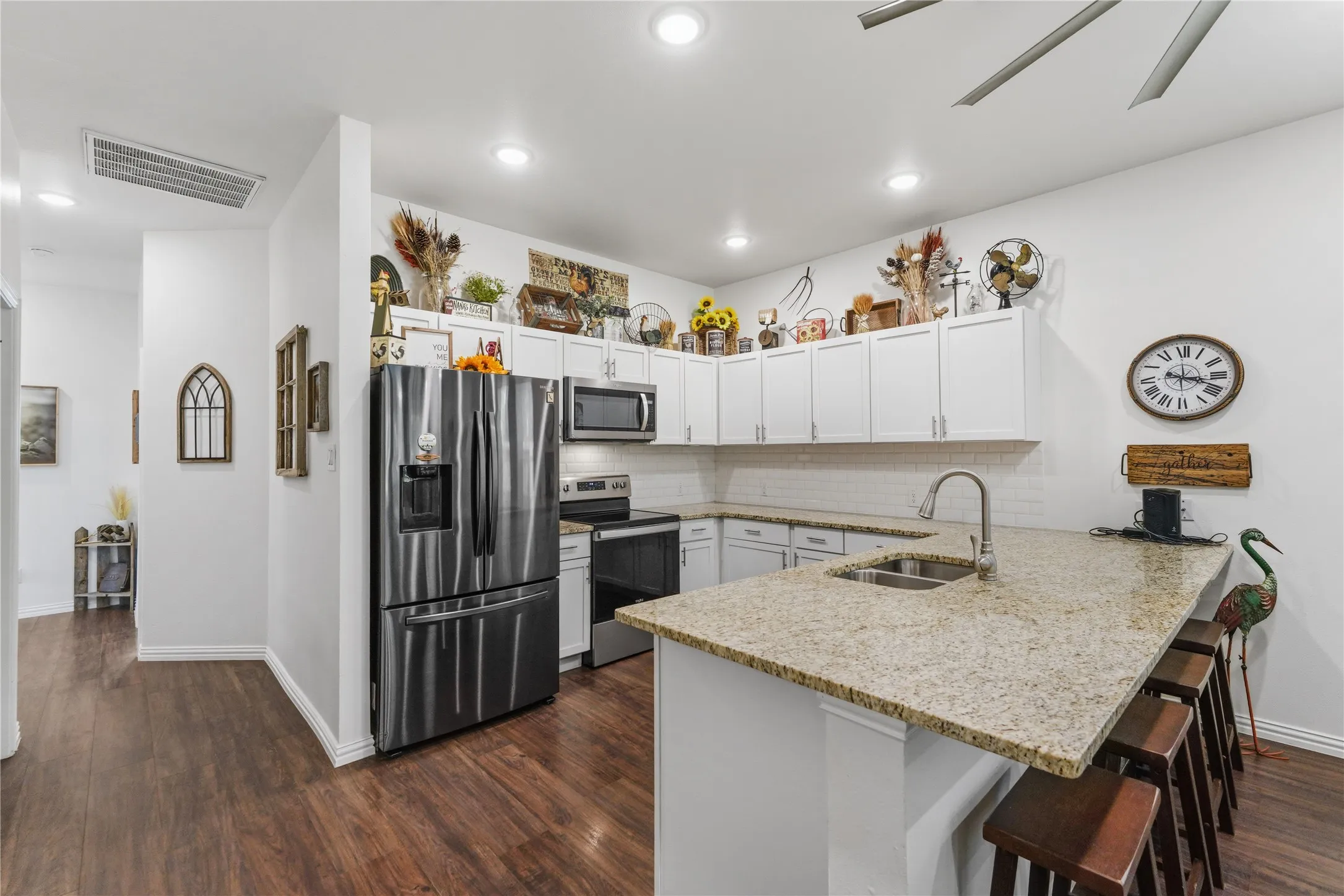 Single Family Residence For Sale in Henderson County , 6156 Inca Drive, Mabank, Texas 75156, 3 Bedroom, 2 Bathroom, Garage spaces, 1,500 Sqft, built in 2022, mls#21326480, Real Estate Agent in Mabank, Homes For Sale in Henderson county, Homes For Sale in Mabank, Realtor in Mabank Texas, Real Estate Brokerage Independent Realty Texas, Luminita Cordes Realtor