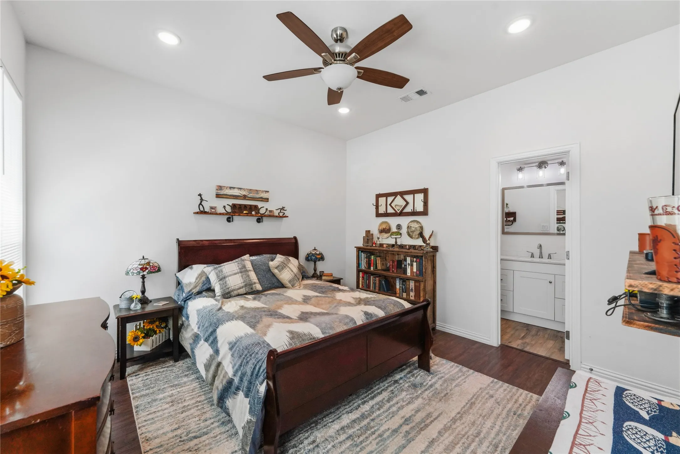 Single Family Residence For Sale in Henderson County , 6156 Inca Drive, Mabank, Texas 75156, 3 Bedroom, 2 Bathroom, Garage spaces, 1,500 Sqft, built in 2022, mls#21326480, Real Estate Agent in Mabank, Homes For Sale in Henderson county, Homes For Sale in Mabank, Realtor in Mabank Texas, Real Estate Brokerage Independent Realty Texas, Luminita Cordes Realtor