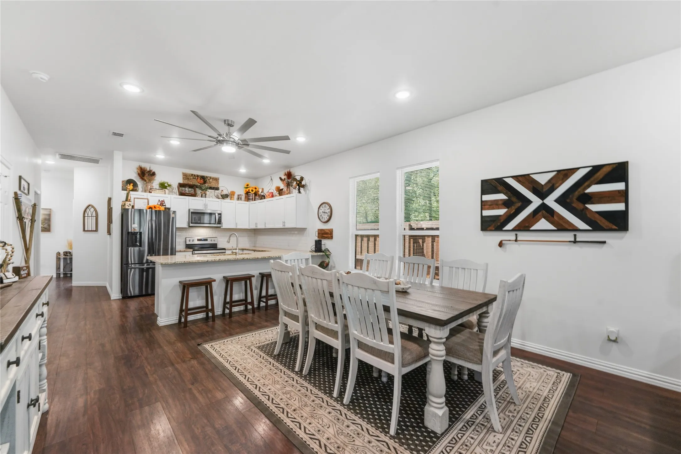 Single Family Residence For Sale in Henderson County , 6156 Inca Drive, Mabank, Texas 75156, 3 Bedroom, 2 Bathroom, Garage spaces, 1,500 Sqft, built in 2022, mls#21326480, Real Estate Agent in Mabank, Homes For Sale in Henderson county, Homes For Sale in Mabank, Realtor in Mabank Texas, Real Estate Brokerage Independent Realty Texas, Luminita Cordes Realtor