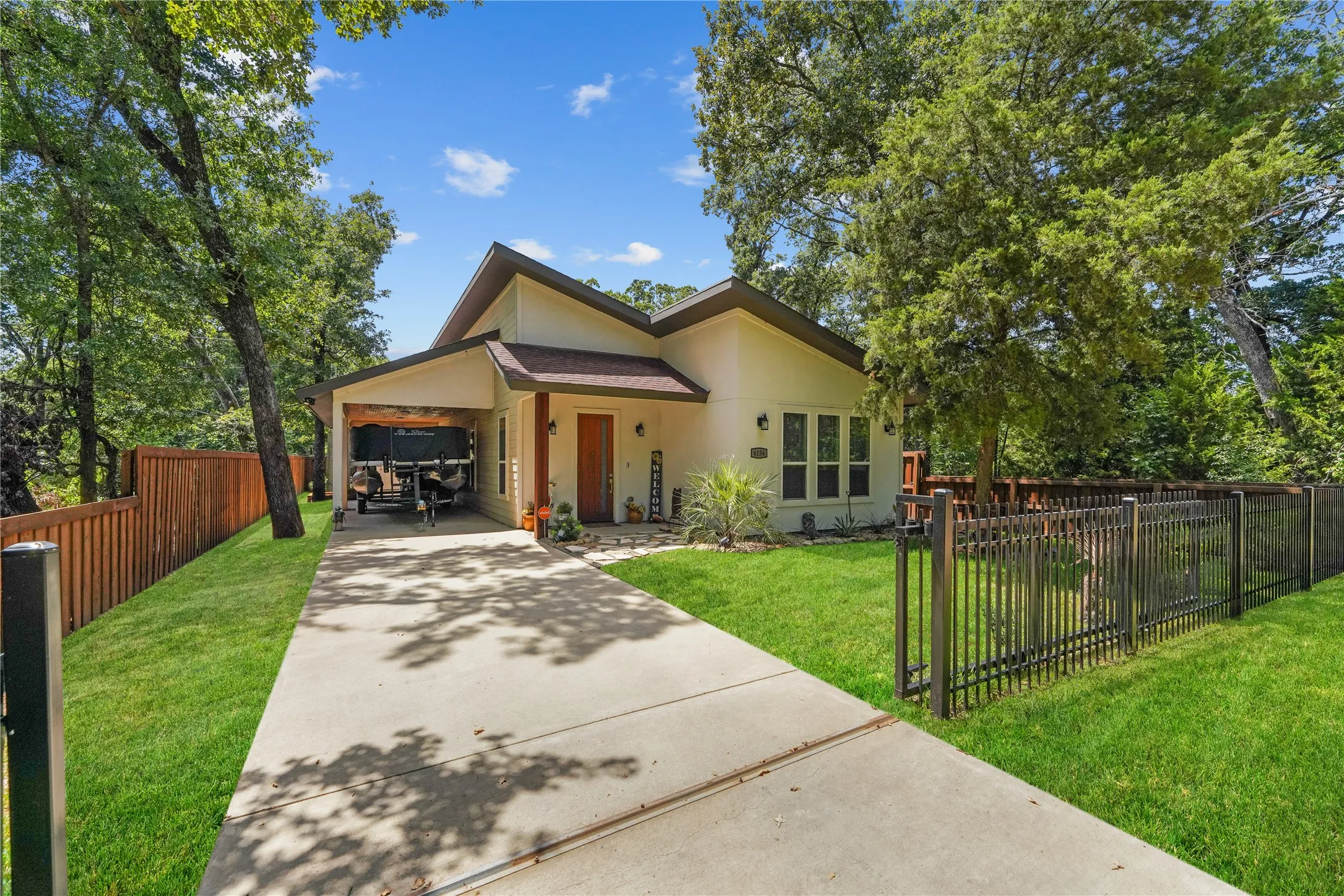 Single Family Residence For Sale in Henderson County , 6156 Inca Drive, Mabank, Texas 75156, 3 Bedroom, 2 Bathroom, Garage spaces, 1,500 Sqft, built in 2022, mls#21326480, Real Estate Agent in Mabank, Homes For Sale in Henderson county, Homes For Sale in Mabank, Realtor in Mabank Texas, Real Estate Brokerage Independent Realty Texas, Luminita Cordes Realtor
