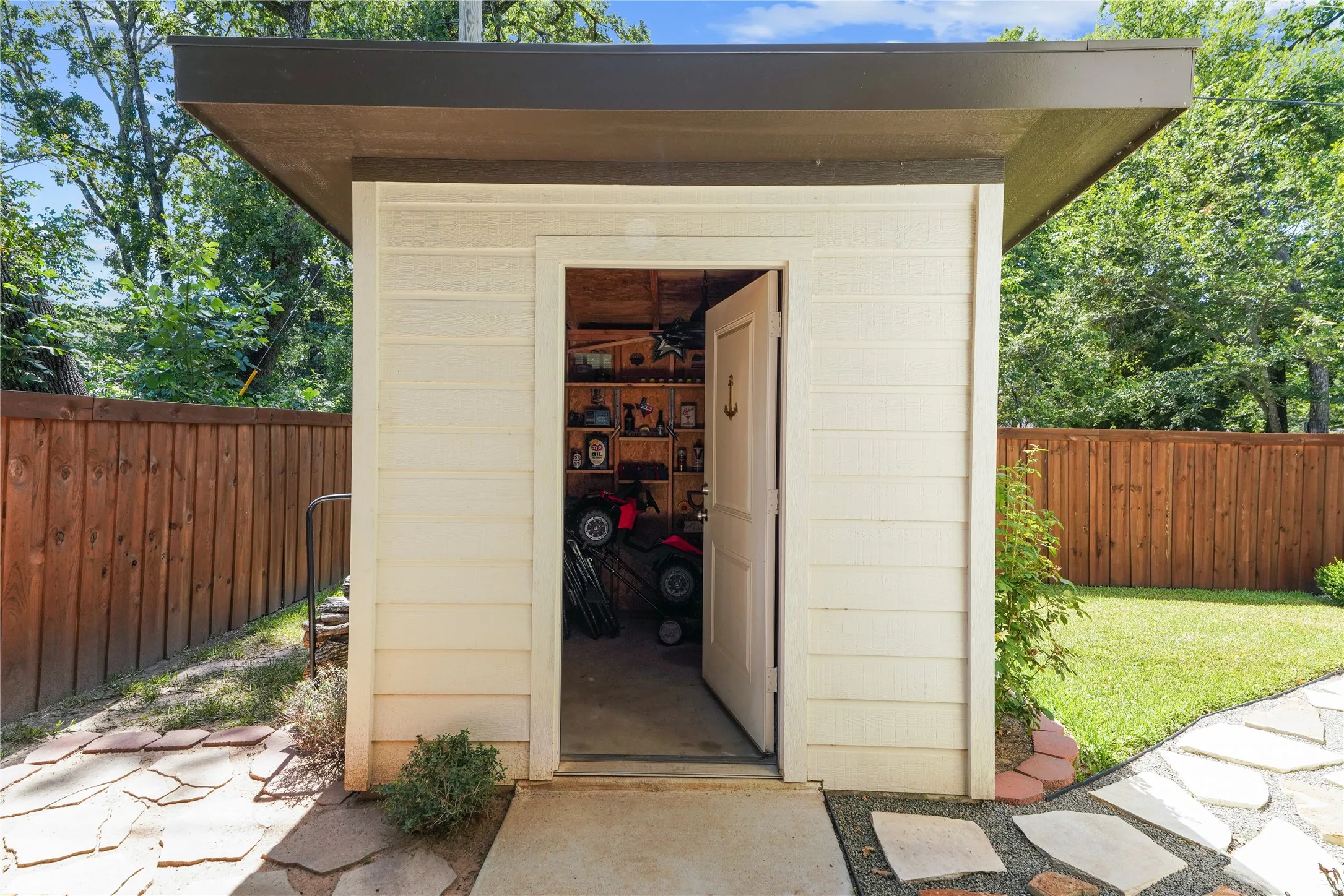 Single Family Residence For Sale in Henderson County , 6156 Inca Drive, Mabank, Texas 75156, 3 Bedroom, 2 Bathroom, Garage spaces, 1,500 Sqft, built in 2022, mls#21326480, Real Estate Agent in Mabank, Homes For Sale in Henderson county, Homes For Sale in Mabank, Realtor in Mabank Texas, Real Estate Brokerage Independent Realty Texas, Luminita Cordes Realtor