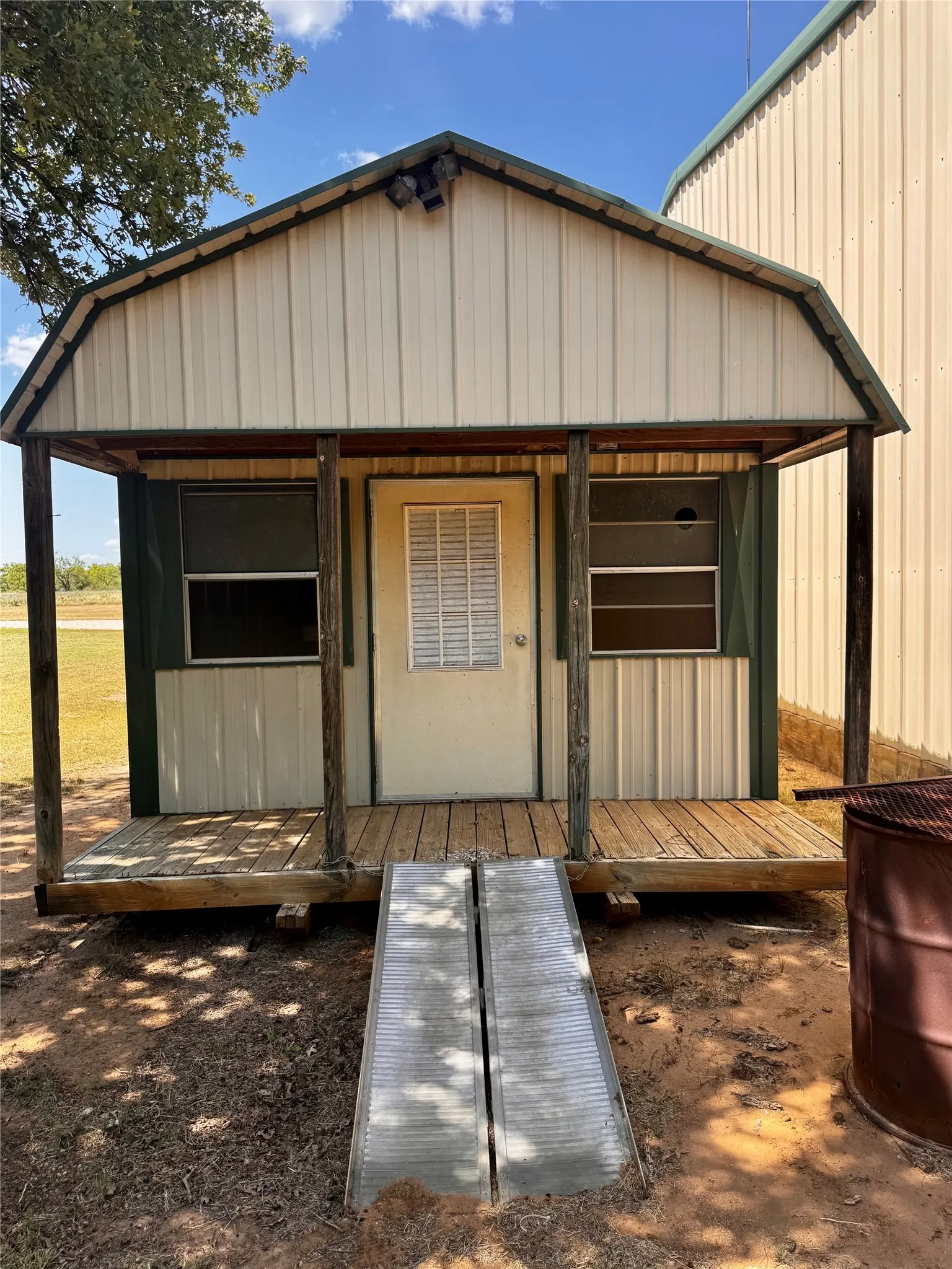 Farm For Sale in Brown County , 25300 State Highway 279, Cross Plains, Texas 76443, 2 Bedroom, 2 Bathroom, 3 Garage spaces, 1,750 Sqft, built in 2008, mls#21327493, Real Estate Agent in Cross Plains, Homes For Sale in Brown county, Homes For Sale in Cross Plains, Realtor in Cross Plains Texas, Real Estate Brokerage Independent Realty Texas, Luminita Cordes Realtor