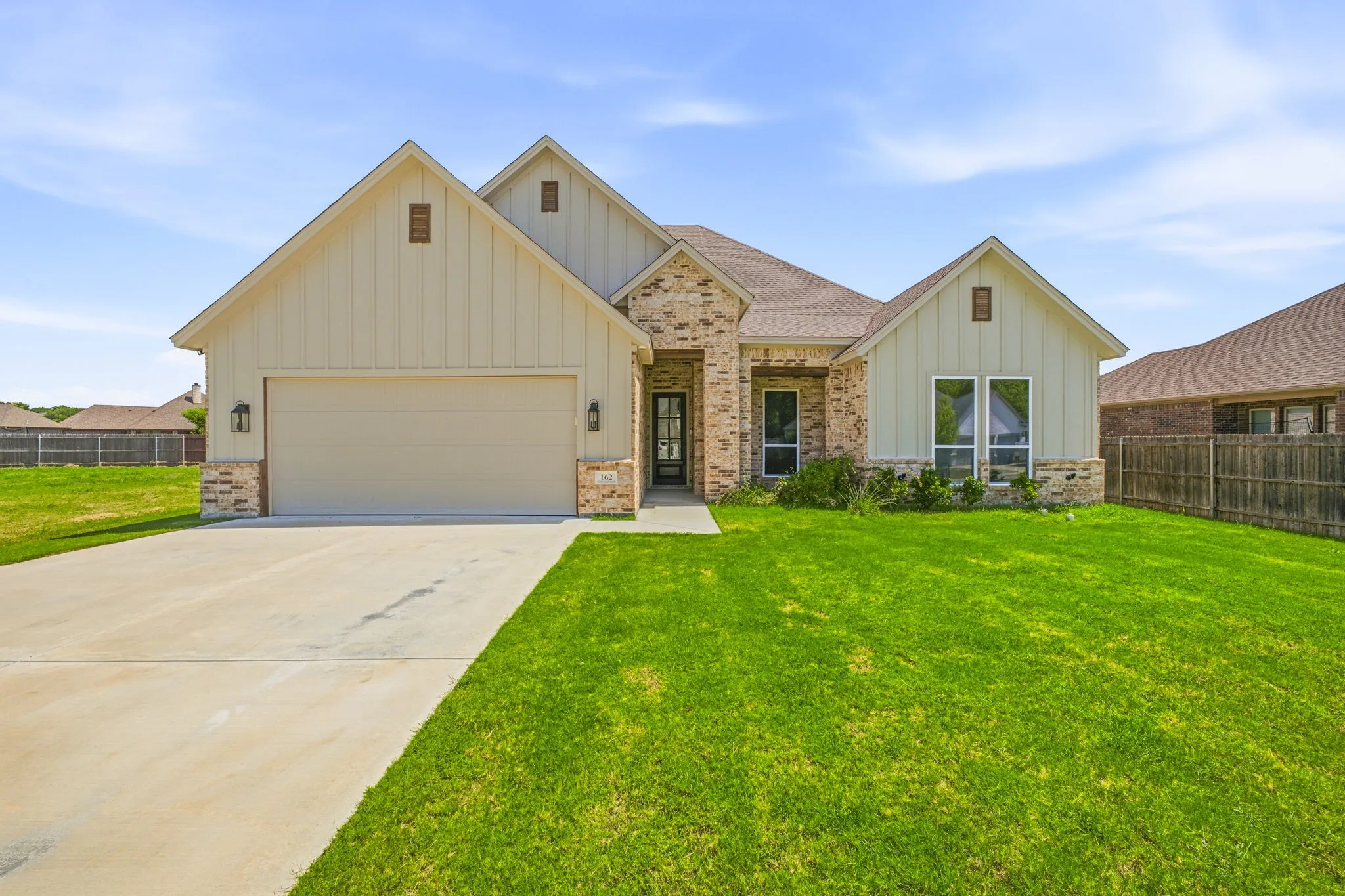 Single Family Residence For Sale in Parker County , 162 Breeders Drive, Willow Park, Texas 76087, 3 Bedroom, 2 Bathroom, 2 Garage spaces, 2,249 Sqft, built in 2023, mls#21328360, Real Estate Agent in Willow Park, Homes For Sale in Parker county, Homes For Sale in Willow Park, Realtor in Willow Park Texas, Real Estate Brokerage Independent Realty Texas, Luminita Cordes Realtor