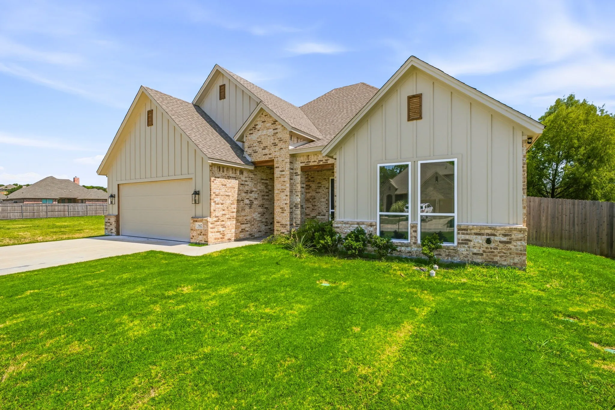 Single Family Residence For Sale in Parker County , 162 Breeders Drive, Willow Park, Texas 76087, 3 Bedroom, 2 Bathroom, 2 Garage spaces, 2,249 Sqft, built in 2023, mls#21328360, Real Estate Agent in Willow Park, Homes For Sale in Parker county, Homes For Sale in Willow Park, Realtor in Willow Park Texas, Real Estate Brokerage Independent Realty Texas, Luminita Cordes Realtor