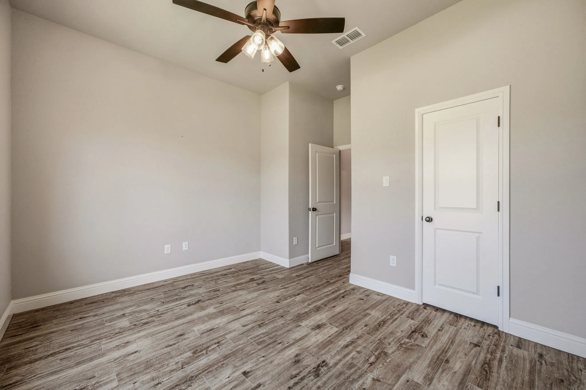 Single Family Residence For Sale in Parker County , 162 Breeders Drive, Willow Park, Texas 76087, 3 Bedroom, 2 Bathroom, 2 Garage spaces, 2,249 Sqft, built in 2023, mls#21328360, Real Estate Agent in Willow Park, Homes For Sale in Parker county, Homes For Sale in Willow Park, Realtor in Willow Park Texas, Real Estate Brokerage Independent Realty Texas, Luminita Cordes Realtor