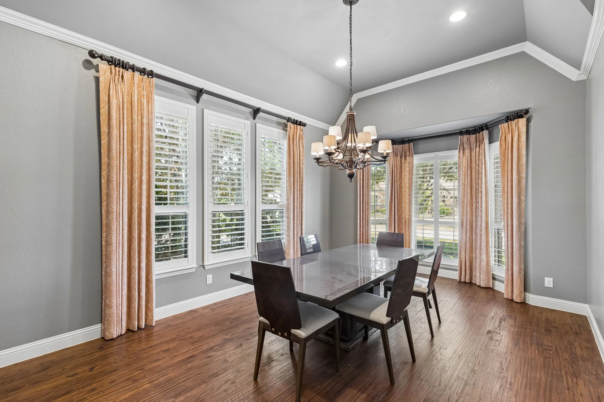 Single Family Residence For Sale in Collin County , 620 Paint Creek Court, Murphy, Texas 75094, 4 Bedroom, 4 Bathroom, 3 Garage spaces, 4,127 Sqft, built in 2011, mls#21327640, Real Estate Agent in Murphy, Homes For Sale in Collin county, Homes For Sale in Murphy, Realtor in Murphy Texas, Real Estate Brokerage Independent Realty Texas, Luminita Cordes Realtor