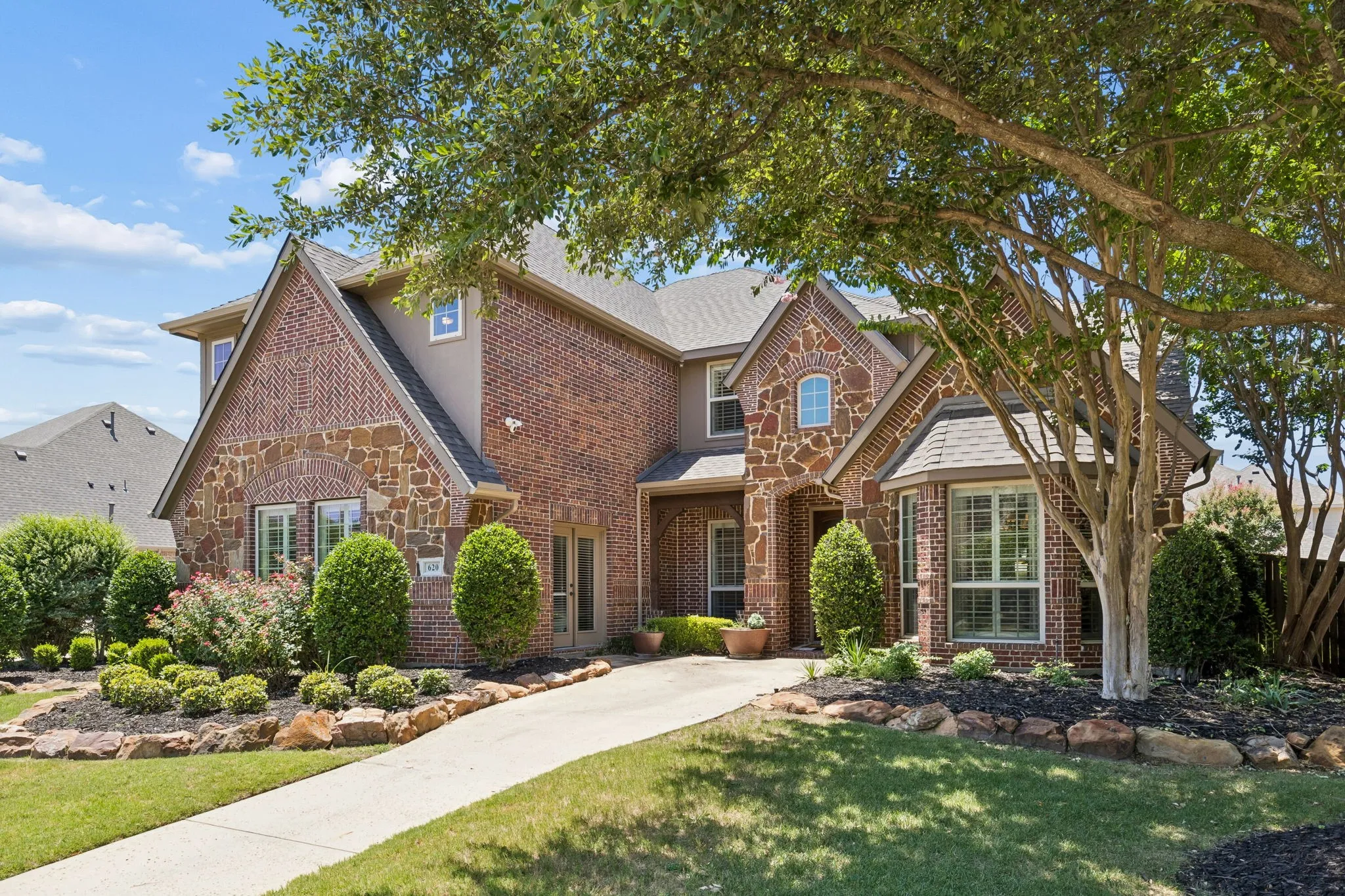 Single Family Residence For Sale in Collin County , 620 Paint Creek Court, Murphy, Texas 75094, 4 Bedroom, 4 Bathroom, 3 Garage spaces, 4,127 Sqft, built in 2011, mls#21327640, Real Estate Agent in Murphy, Homes For Sale in Collin county, Homes For Sale in Murphy, Realtor in Murphy Texas, Real Estate Brokerage Independent Realty Texas, Luminita Cordes Realtor