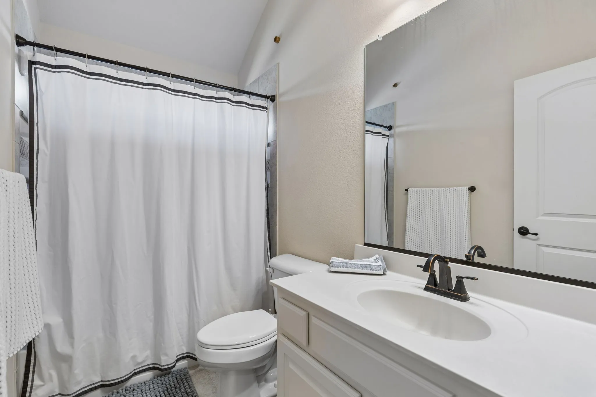 Single Family Residence For Sale in Collin County , 620 Paint Creek Court, Murphy, Texas 75094, 4 Bedroom, 4 Bathroom, 3 Garage spaces, 4,127 Sqft, built in 2011, mls#21327640, Real Estate Agent in Murphy, Homes For Sale in Collin county, Homes For Sale in Murphy, Realtor in Murphy Texas, Real Estate Brokerage Independent Realty Texas, Luminita Cordes Realtor
