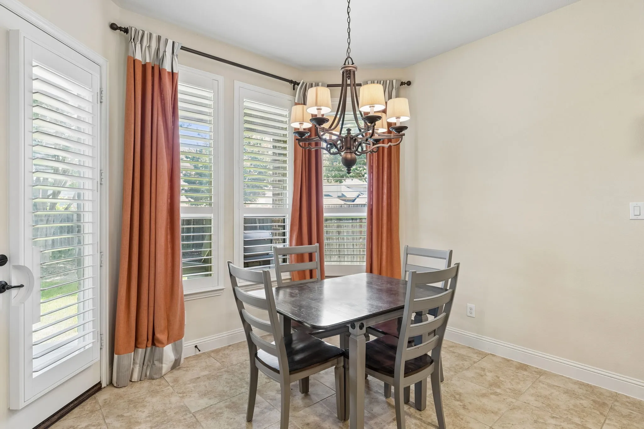 Single Family Residence For Sale in Collin County , 620 Paint Creek Court, Murphy, Texas 75094, 4 Bedroom, 4 Bathroom, 3 Garage spaces, 4,127 Sqft, built in 2011, mls#21327640, Real Estate Agent in Murphy, Homes For Sale in Collin county, Homes For Sale in Murphy, Realtor in Murphy Texas, Real Estate Brokerage Independent Realty Texas, Luminita Cordes Realtor