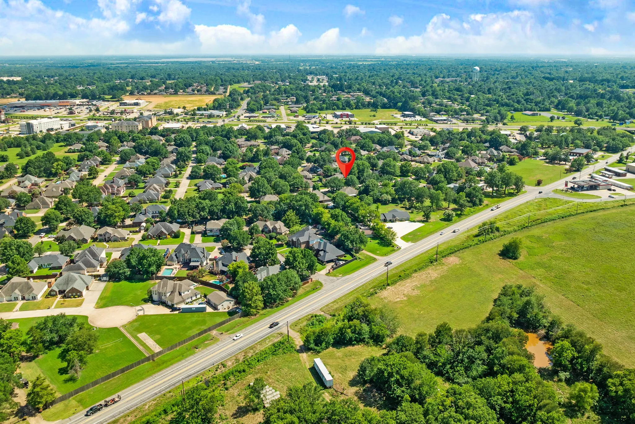 Single Family Residence For Sale in Lamar County , 2850 Willow Bend, Paris, Texas 75462, 3 Bedroom, 3 Bathroom, 2 Garage spaces, 2,559 Sqft, built in 1988, mls#21325838, Real Estate Agent in Paris, Homes For Sale in Lamar county, Homes For Sale in Paris, Realtor in Paris Texas, Real Estate Brokerage Independent Realty Texas, Luminita Cordes Realtor
