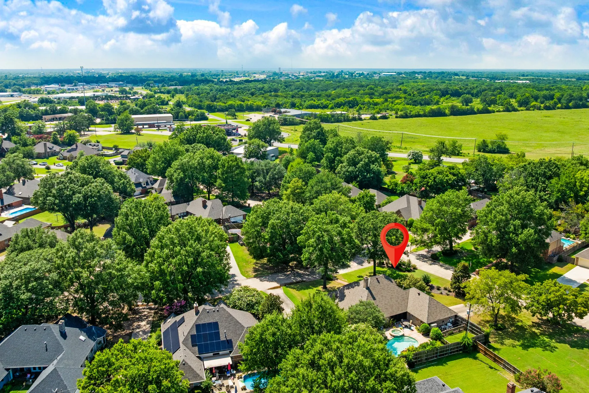 Single Family Residence For Sale in Lamar County , 2850 Willow Bend, Paris, Texas 75462, 3 Bedroom, 3 Bathroom, 2 Garage spaces, 2,559 Sqft, built in 1988, mls#21325838, Real Estate Agent in Paris, Homes For Sale in Lamar county, Homes For Sale in Paris, Realtor in Paris Texas, Real Estate Brokerage Independent Realty Texas, Luminita Cordes Realtor