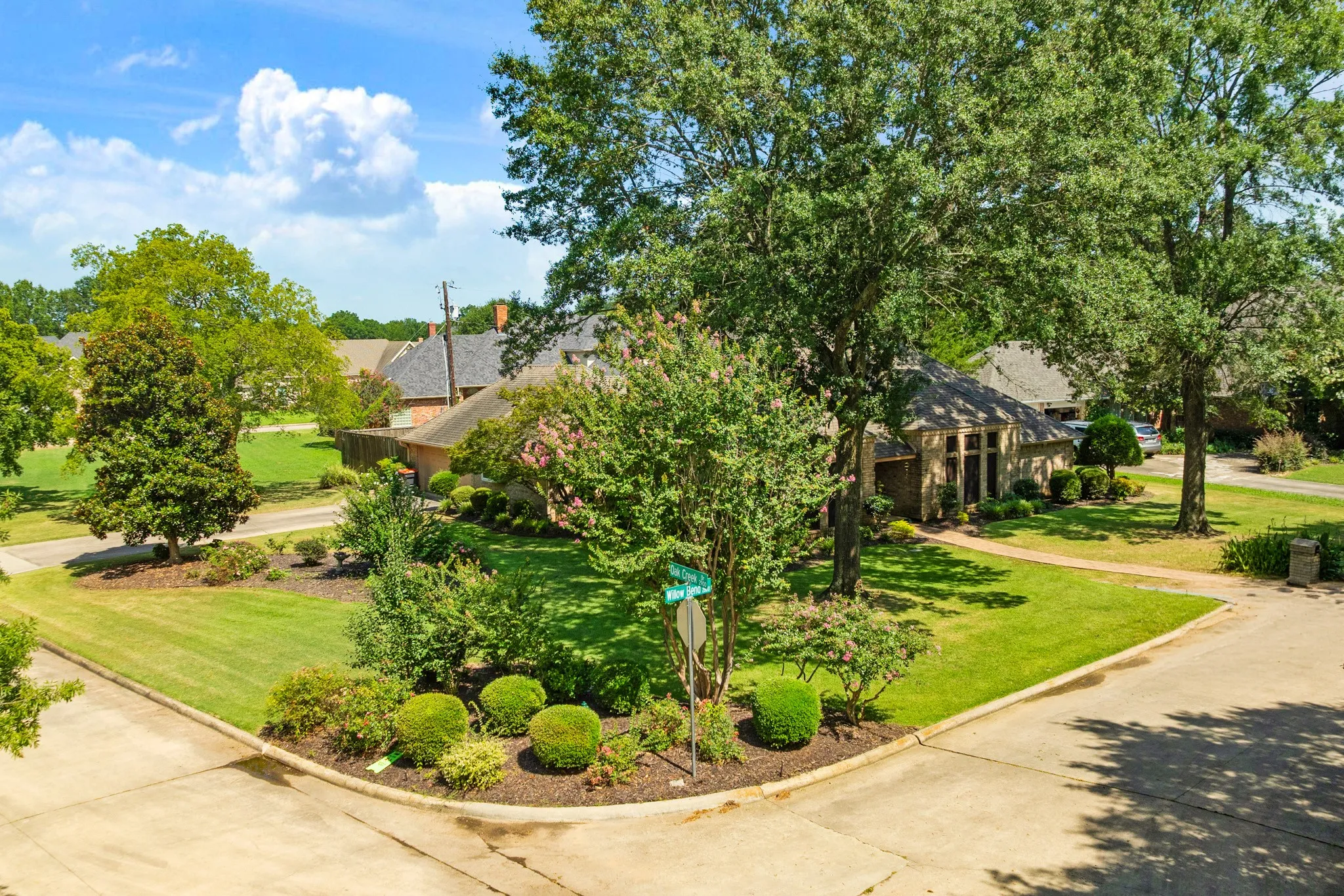 Single Family Residence For Sale in Lamar County , 2850 Willow Bend, Paris, Texas 75462, 3 Bedroom, 3 Bathroom, 2 Garage spaces, 2,559 Sqft, built in 1988, mls#21325838, Real Estate Agent in Paris, Homes For Sale in Lamar county, Homes For Sale in Paris, Realtor in Paris Texas, Real Estate Brokerage Independent Realty Texas, Luminita Cordes Realtor