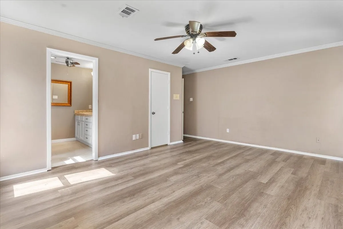 Single Family Residence For Sale in Denton County , 1820 Green Ridge Court, Carrollton, Texas 75007, 3 Bedroom, 2 Bathroom, 2 Garage spaces, 1,609 Sqft, built in 1977, mls#21328075, Real Estate Agent in Carrollton, Homes For Sale in Denton county, Homes For Sale in Carrollton, Realtor in Carrollton Texas, Real Estate Brokerage Independent Realty Texas, Luminita Cordes Realtor