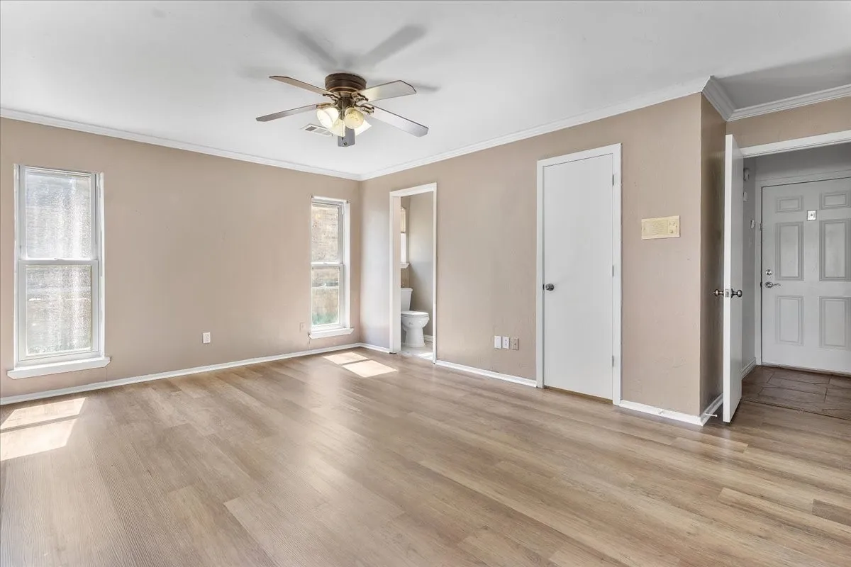 Single Family Residence For Sale in Denton County , 1820 Green Ridge Court, Carrollton, Texas 75007, 3 Bedroom, 2 Bathroom, 2 Garage spaces, 1,609 Sqft, built in 1977, mls#21328075, Real Estate Agent in Carrollton, Homes For Sale in Denton county, Homes For Sale in Carrollton, Realtor in Carrollton Texas, Real Estate Brokerage Independent Realty Texas, Luminita Cordes Realtor