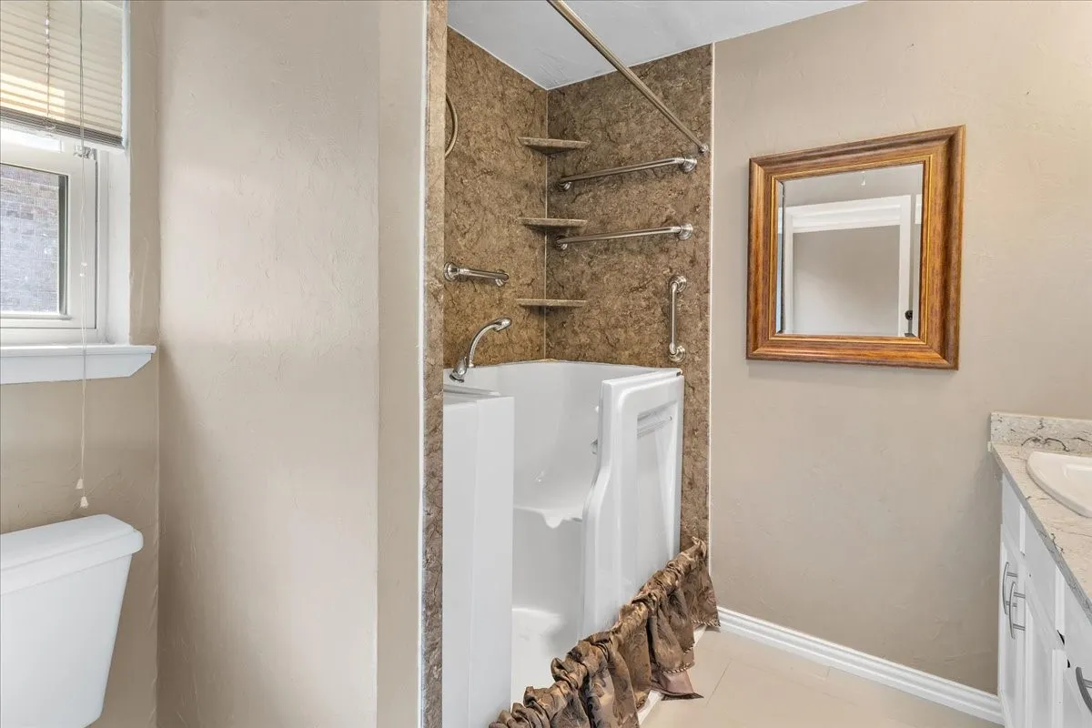 Single Family Residence For Sale in Denton County , 1820 Green Ridge Court, Carrollton, Texas 75007, 3 Bedroom, 2 Bathroom, 2 Garage spaces, 1,609 Sqft, built in 1977, mls#21328075, Real Estate Agent in Carrollton, Homes For Sale in Denton county, Homes For Sale in Carrollton, Realtor in Carrollton Texas, Real Estate Brokerage Independent Realty Texas, Luminita Cordes Realtor