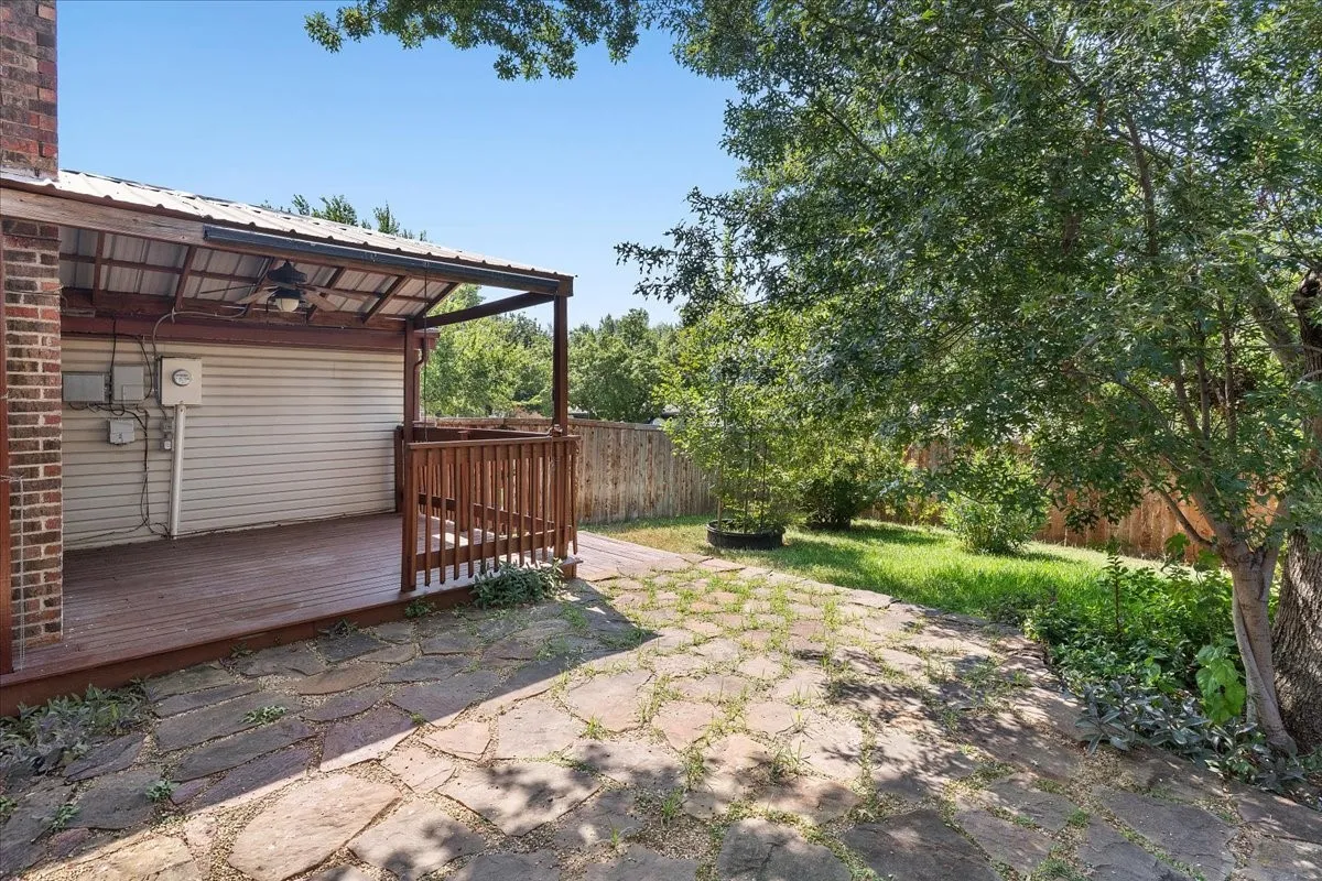 Single Family Residence For Sale in Denton County , 1820 Green Ridge Court, Carrollton, Texas 75007, 3 Bedroom, 2 Bathroom, 2 Garage spaces, 1,609 Sqft, built in 1977, mls#21328075, Real Estate Agent in Carrollton, Homes For Sale in Denton county, Homes For Sale in Carrollton, Realtor in Carrollton Texas, Real Estate Brokerage Independent Realty Texas, Luminita Cordes Realtor