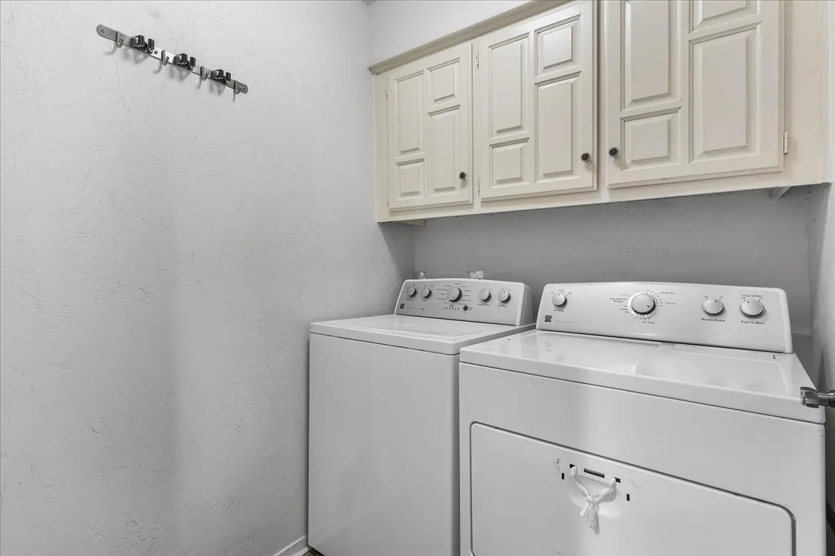 Single Family Residence For Sale in Denton County , 1820 Green Ridge Court, Carrollton, Texas 75007, 3 Bedroom, 2 Bathroom, 2 Garage spaces, 1,609 Sqft, built in 1977, mls#21328075, Real Estate Agent in Carrollton, Homes For Sale in Denton county, Homes For Sale in Carrollton, Realtor in Carrollton Texas, Real Estate Brokerage Independent Realty Texas, Luminita Cordes Realtor