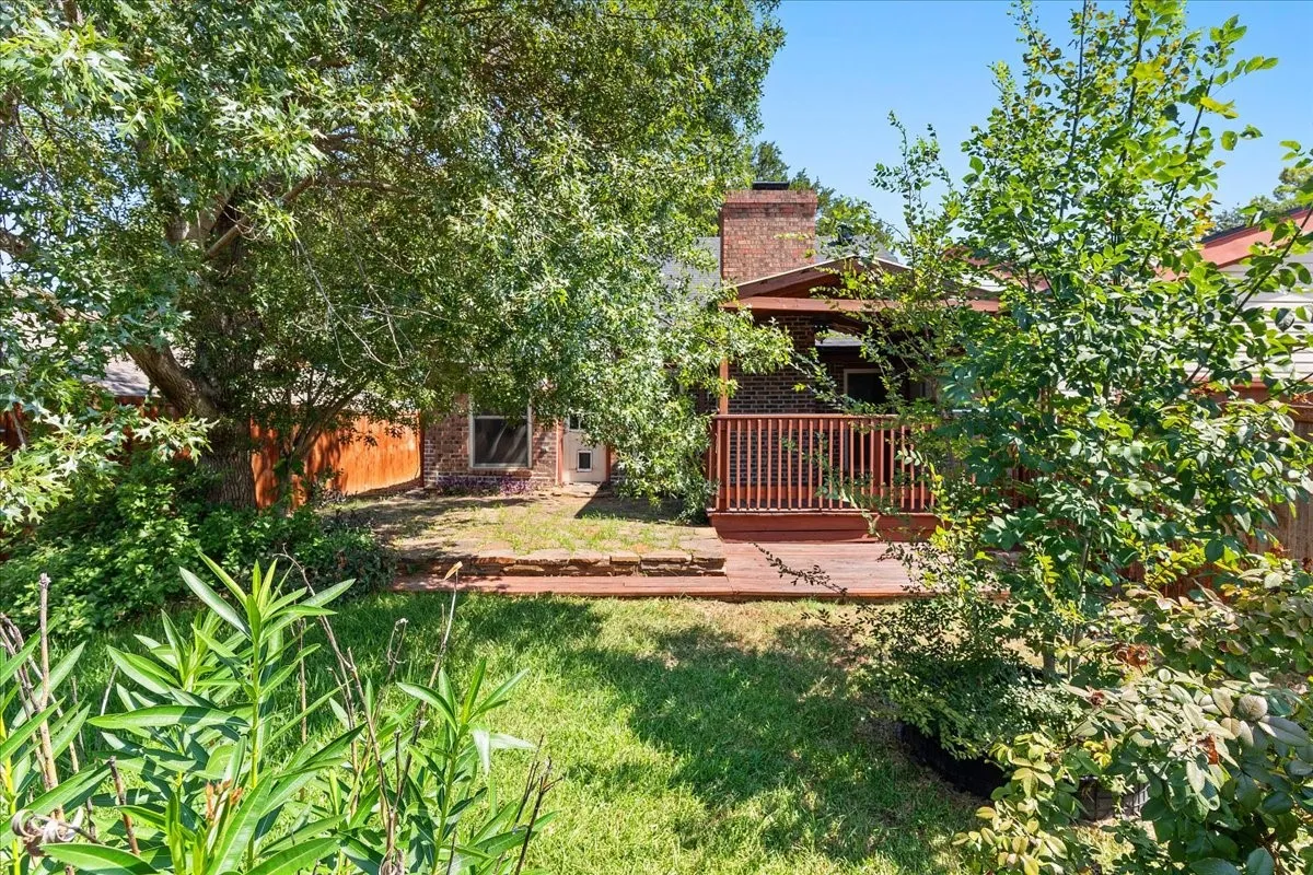 Single Family Residence For Sale in Denton County , 1820 Green Ridge Court, Carrollton, Texas 75007, 3 Bedroom, 2 Bathroom, 2 Garage spaces, 1,609 Sqft, built in 1977, mls#21328075, Real Estate Agent in Carrollton, Homes For Sale in Denton county, Homes For Sale in Carrollton, Realtor in Carrollton Texas, Real Estate Brokerage Independent Realty Texas, Luminita Cordes Realtor