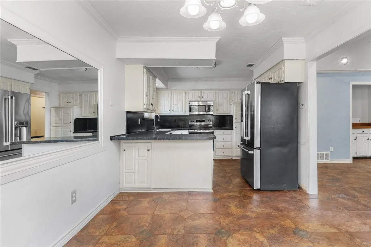 Single Family Residence For Sale in Denton County , 1820 Green Ridge Court, Carrollton, Texas 75007, 3 Bedroom, 2 Bathroom, 2 Garage spaces, 1,609 Sqft, built in 1977, mls#21328075, Real Estate Agent in Carrollton, Homes For Sale in Denton county, Homes For Sale in Carrollton, Realtor in Carrollton Texas, Real Estate Brokerage Independent Realty Texas, Luminita Cordes Realtor