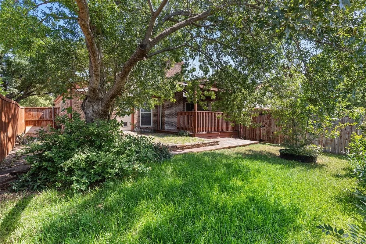 Single Family Residence For Sale in Denton County , 1820 Green Ridge Court, Carrollton, Texas 75007, 3 Bedroom, 2 Bathroom, 2 Garage spaces, 1,609 Sqft, built in 1977, mls#21328075, Real Estate Agent in Carrollton, Homes For Sale in Denton county, Homes For Sale in Carrollton, Realtor in Carrollton Texas, Real Estate Brokerage Independent Realty Texas, Luminita Cordes Realtor