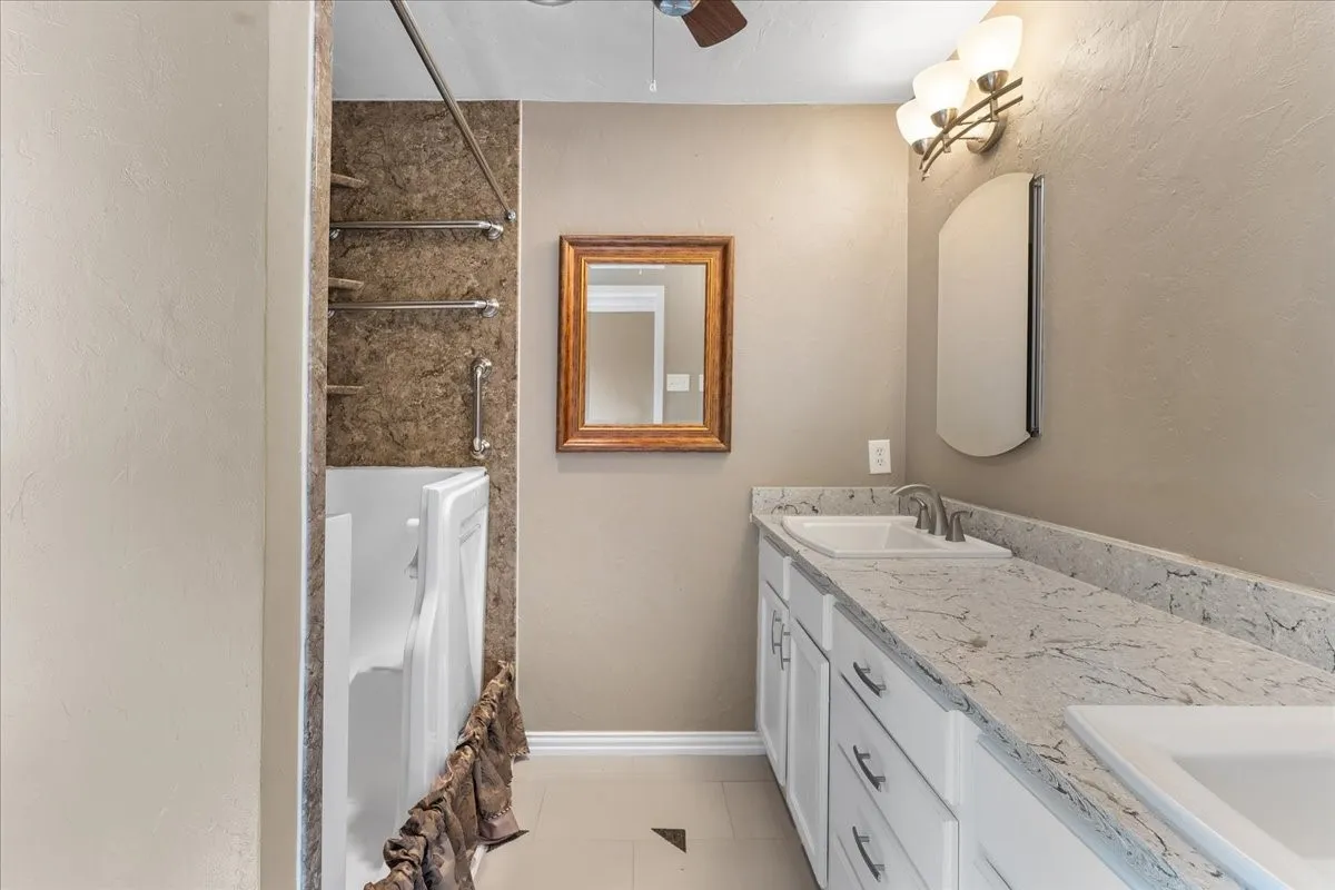 Single Family Residence For Sale in Denton County , 1820 Green Ridge Court, Carrollton, Texas 75007, 3 Bedroom, 2 Bathroom, 2 Garage spaces, 1,609 Sqft, built in 1977, mls#21328075, Real Estate Agent in Carrollton, Homes For Sale in Denton county, Homes For Sale in Carrollton, Realtor in Carrollton Texas, Real Estate Brokerage Independent Realty Texas, Luminita Cordes Realtor