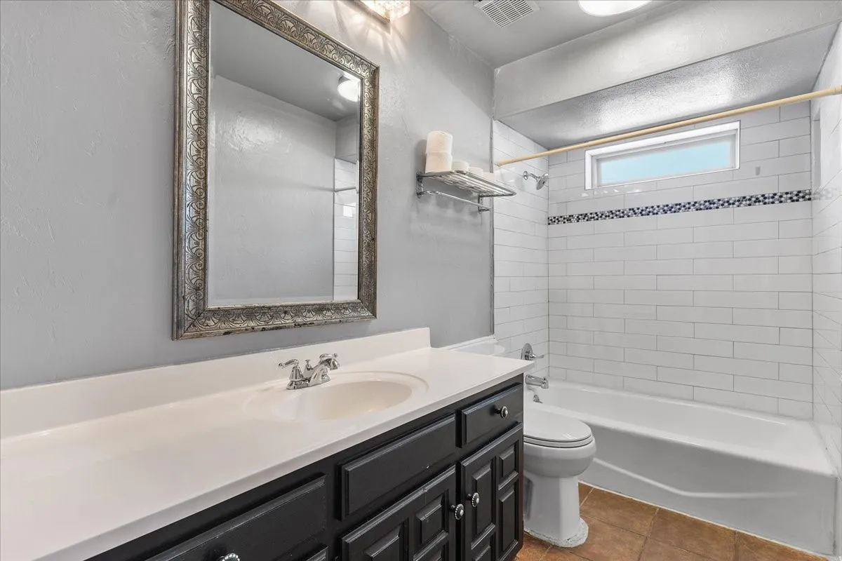 Single Family Residence For Sale in Denton County , 1820 Green Ridge Court, Carrollton, Texas 75007, 3 Bedroom, 2 Bathroom, 2 Garage spaces, 1,609 Sqft, built in 1977, mls#21328075, Real Estate Agent in Carrollton, Homes For Sale in Denton county, Homes For Sale in Carrollton, Realtor in Carrollton Texas, Real Estate Brokerage Independent Realty Texas, Luminita Cordes Realtor